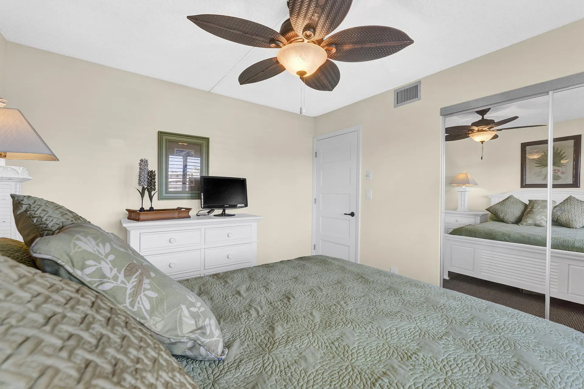 6936 Huntington Lane, #303