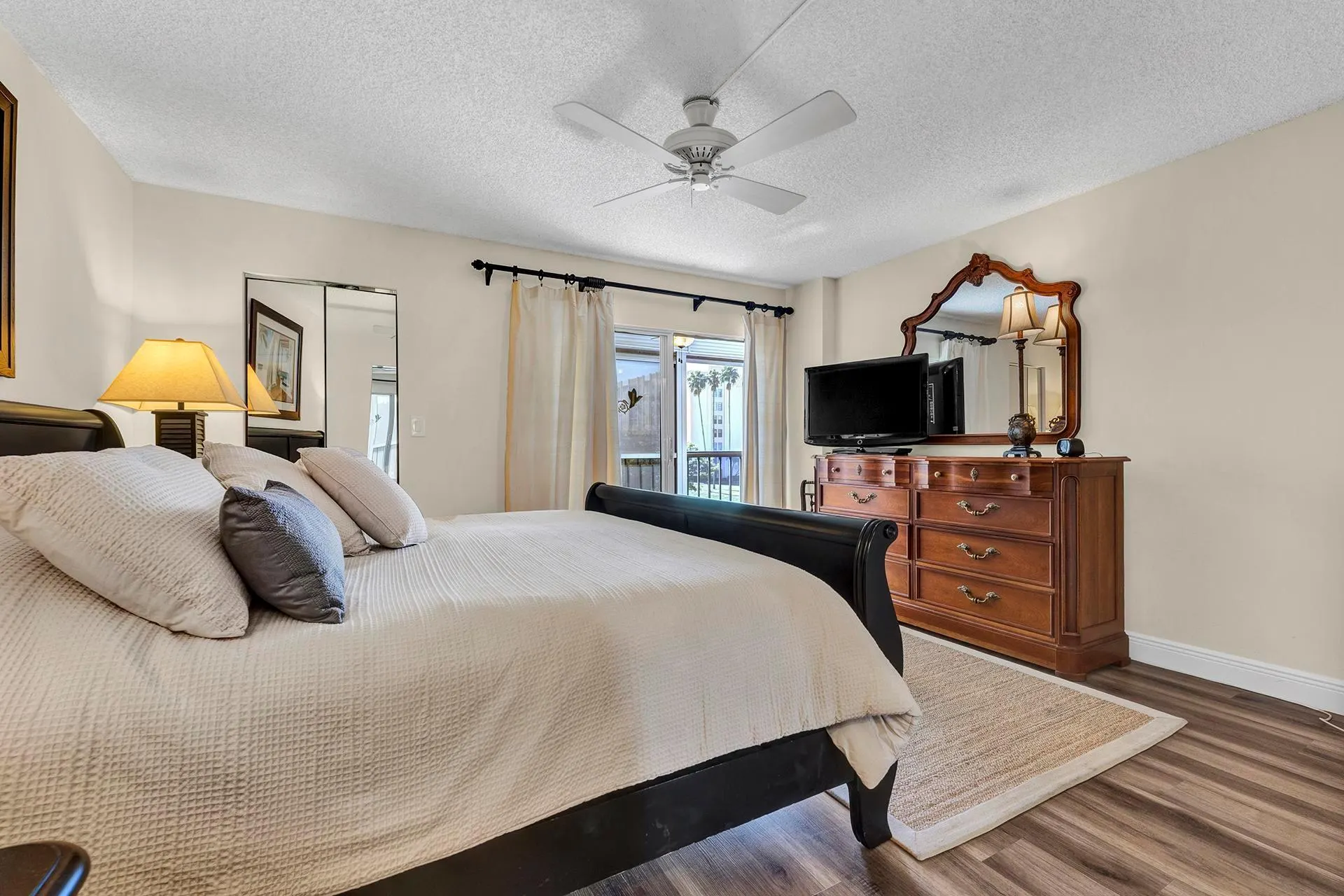 6936 Huntington Lane, #303