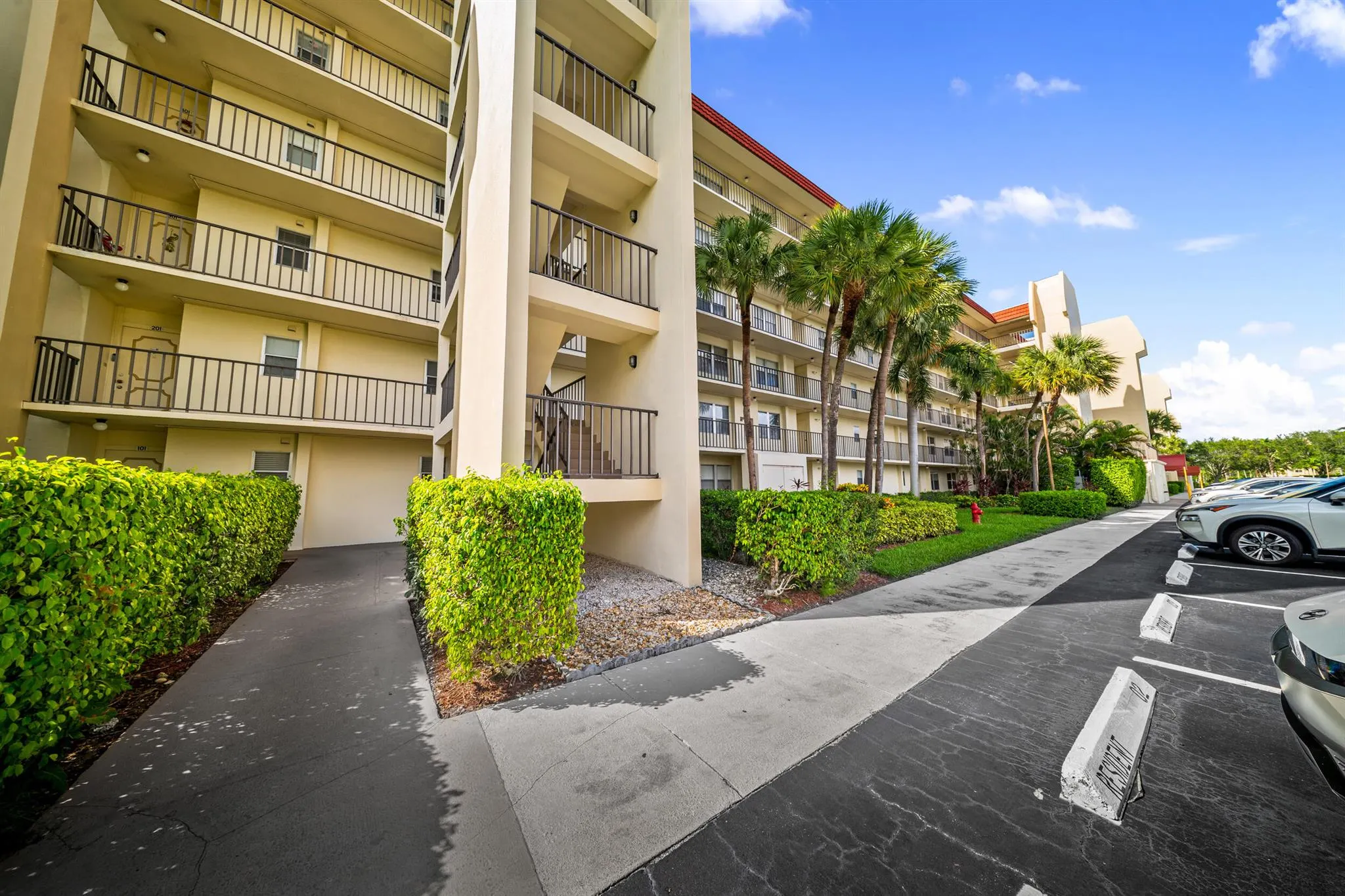 3959 Via Poinciana, #203