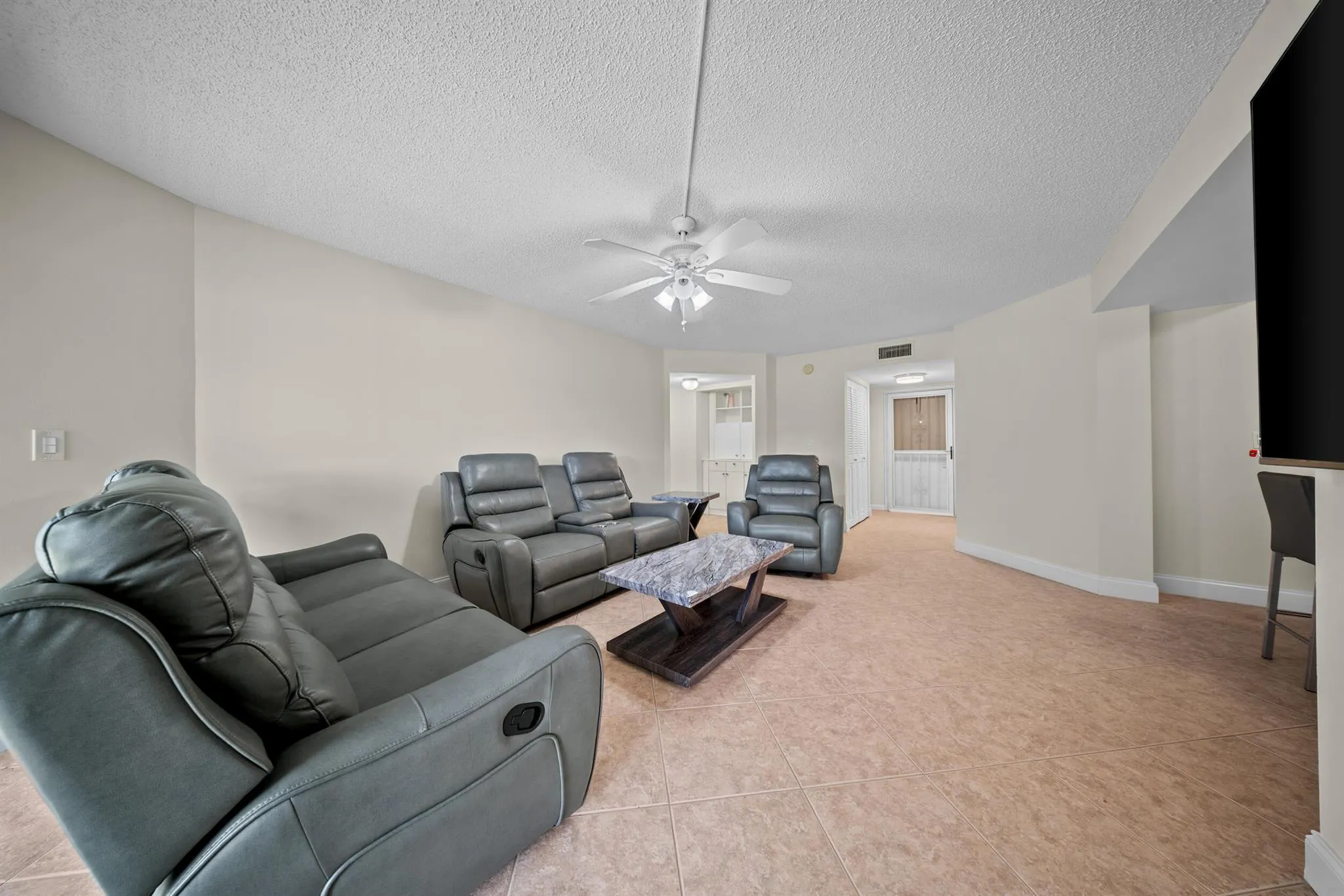 3959 Via Poinciana, #203