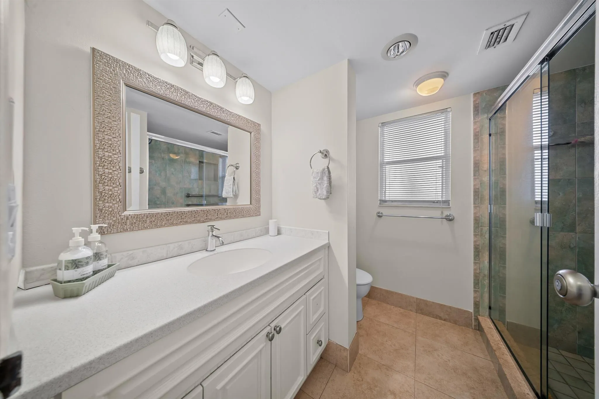 3959 Via Poinciana, #203