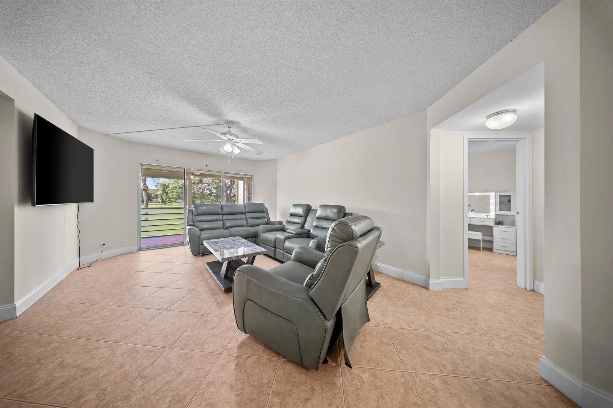 3959 Via Poinciana, #203