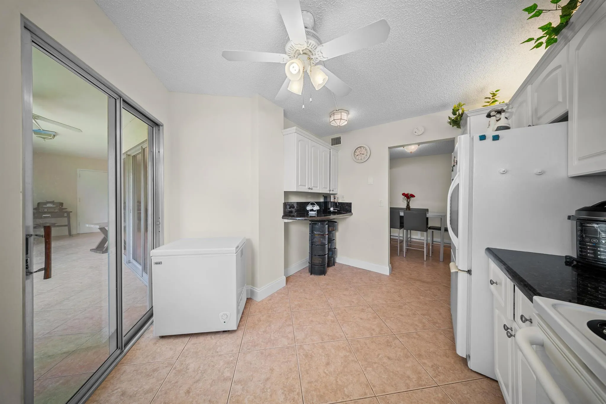3959 Via Poinciana, #203