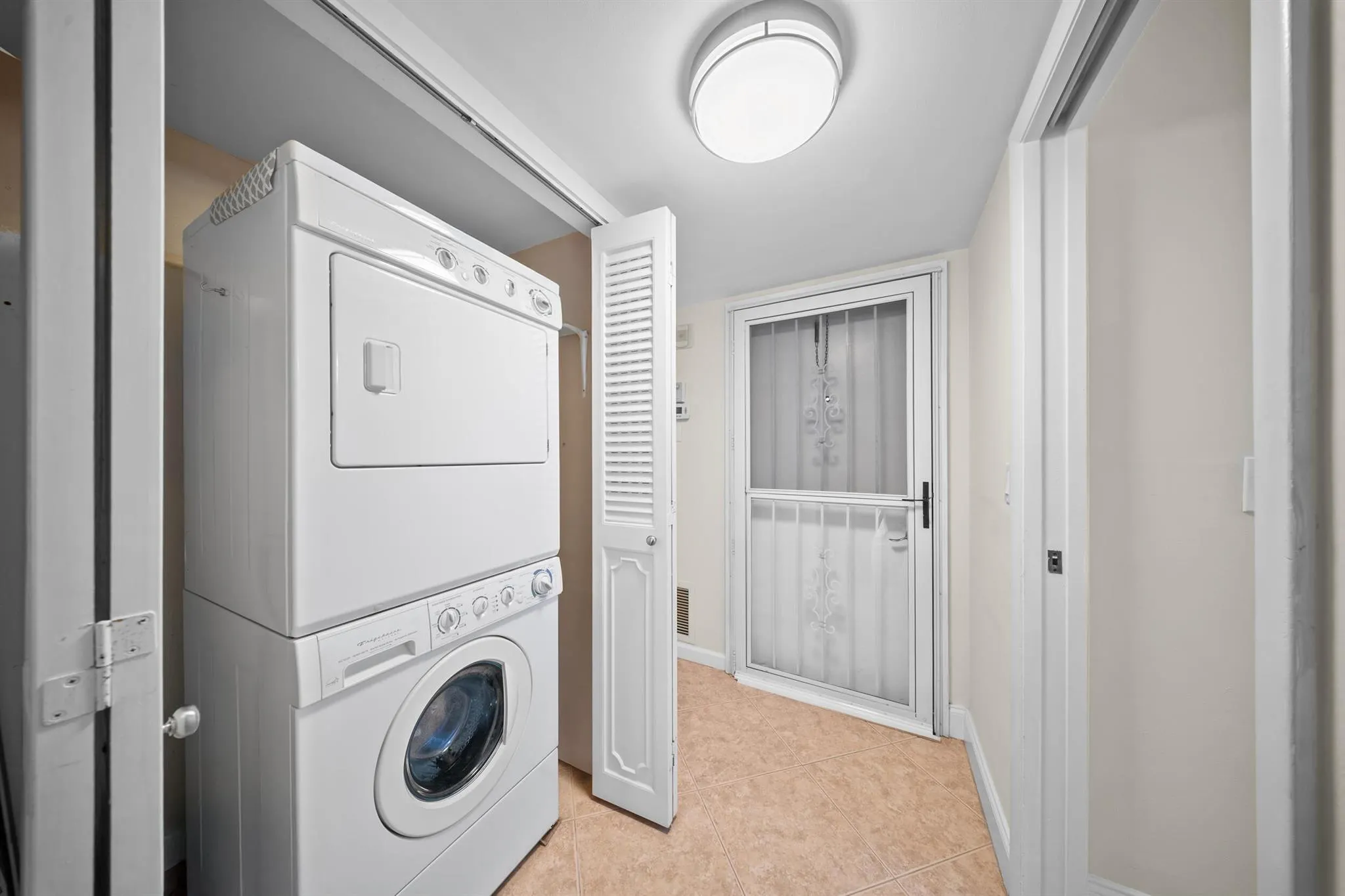3959 Via Poinciana, #203