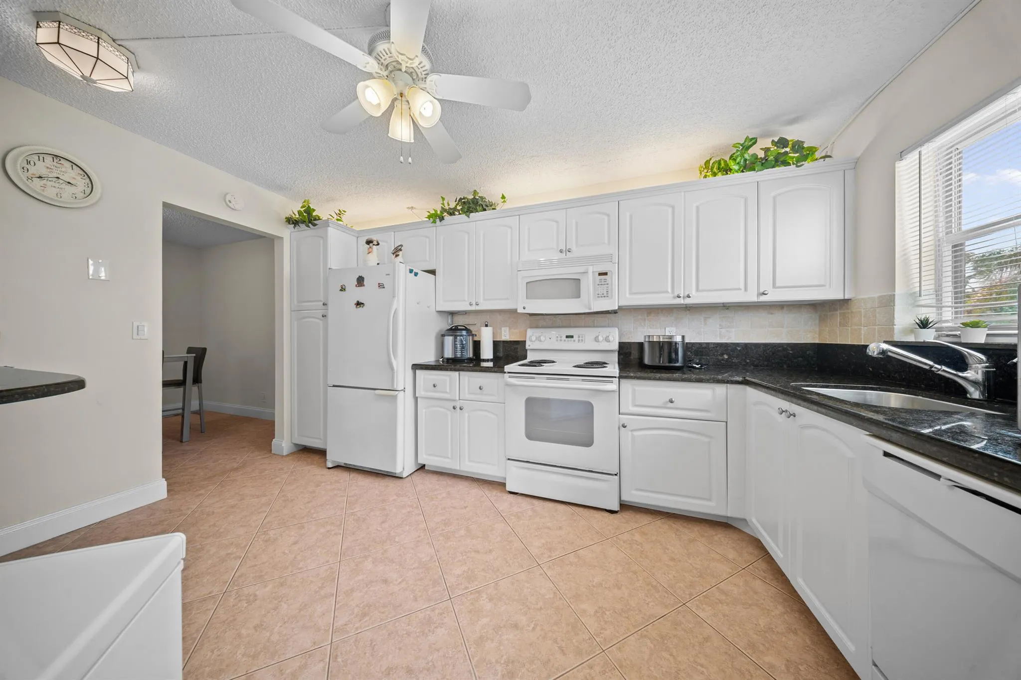 3959 Via Poinciana, #203