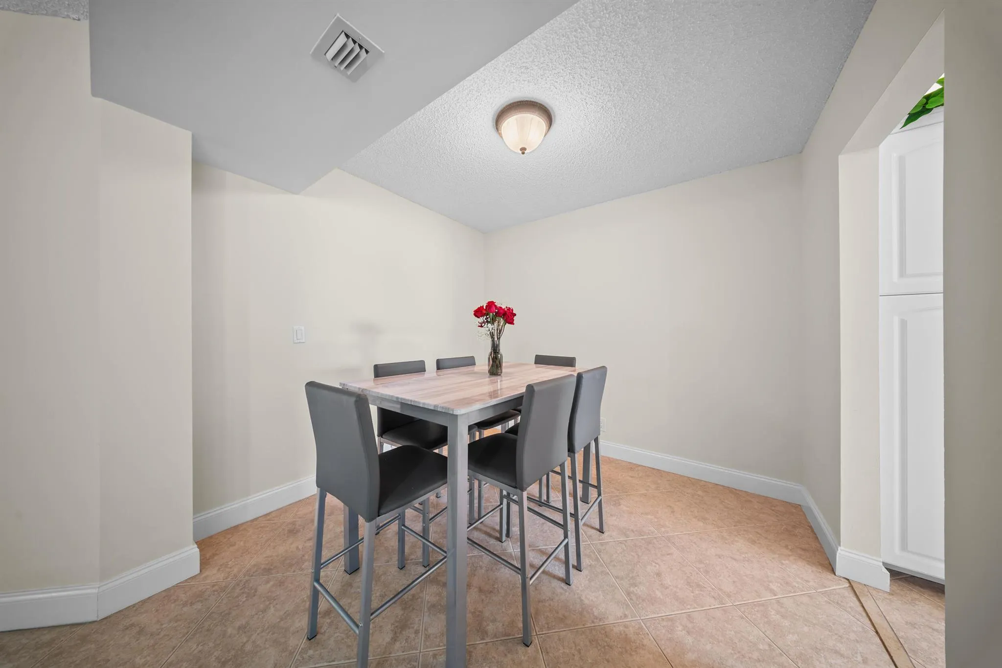 3959 Via Poinciana, #203