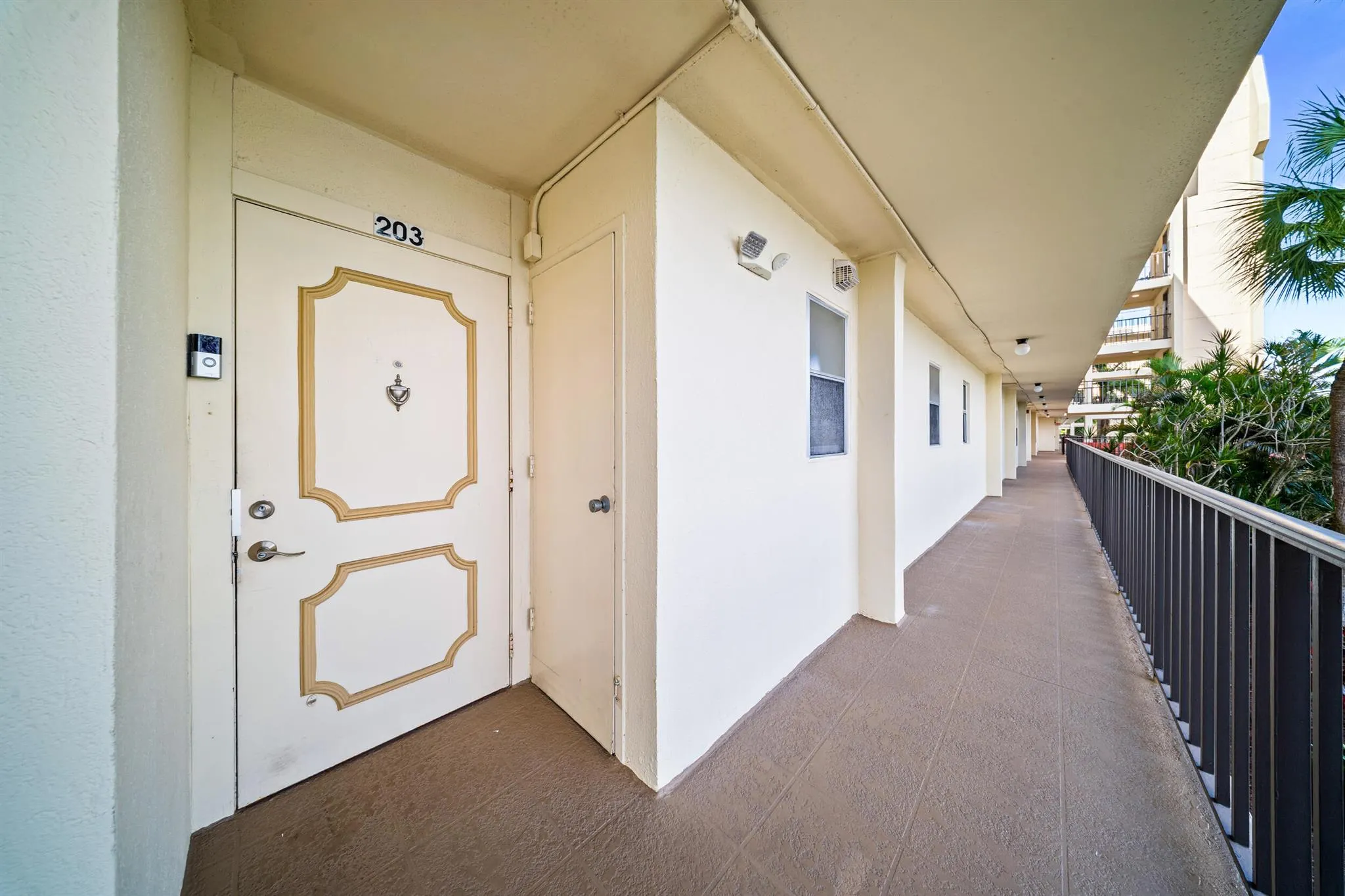 3959 Via Poinciana, #203