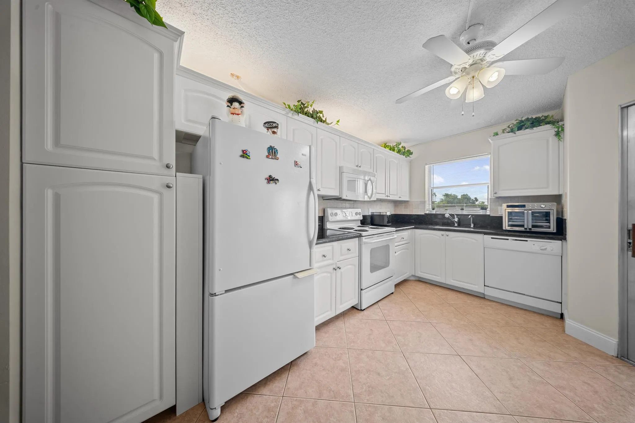 3959 Via Poinciana, #203