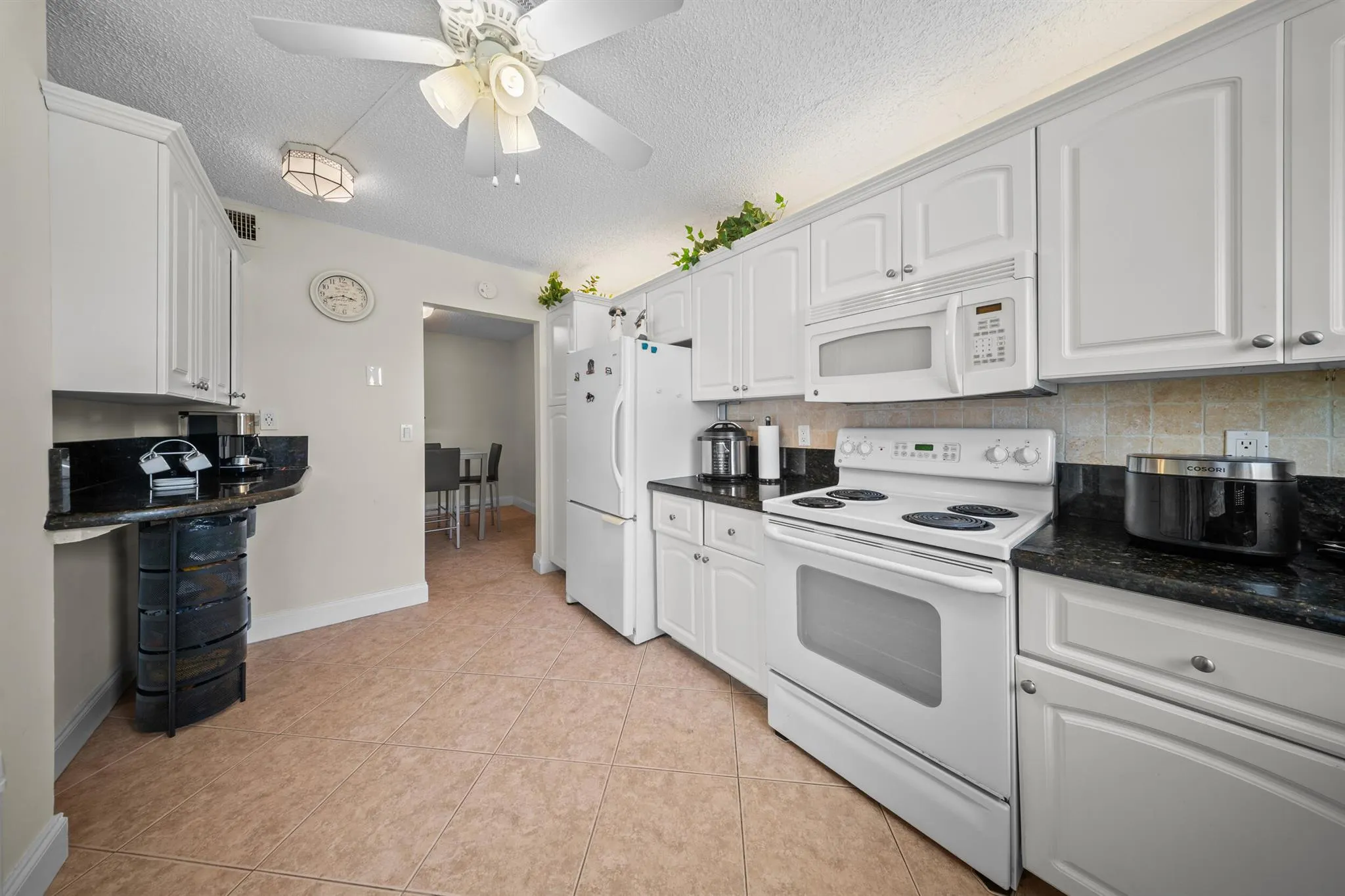 3959 Via Poinciana, #203