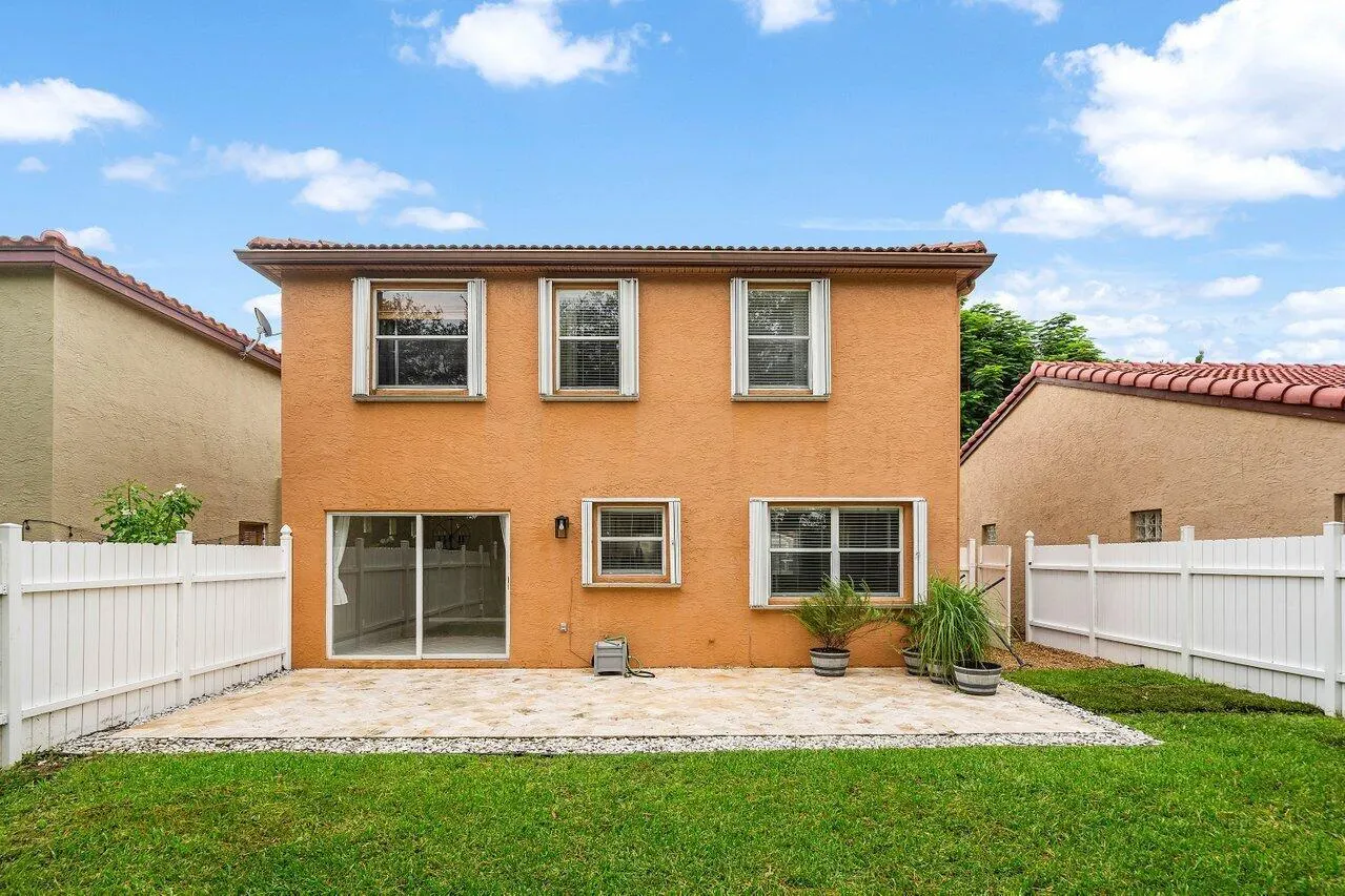 4303 NW 1 Drive