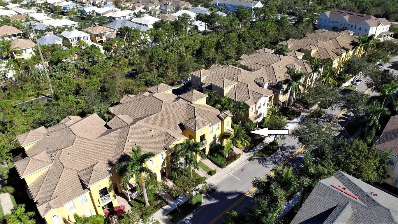 127 Seagrape Drive, #201