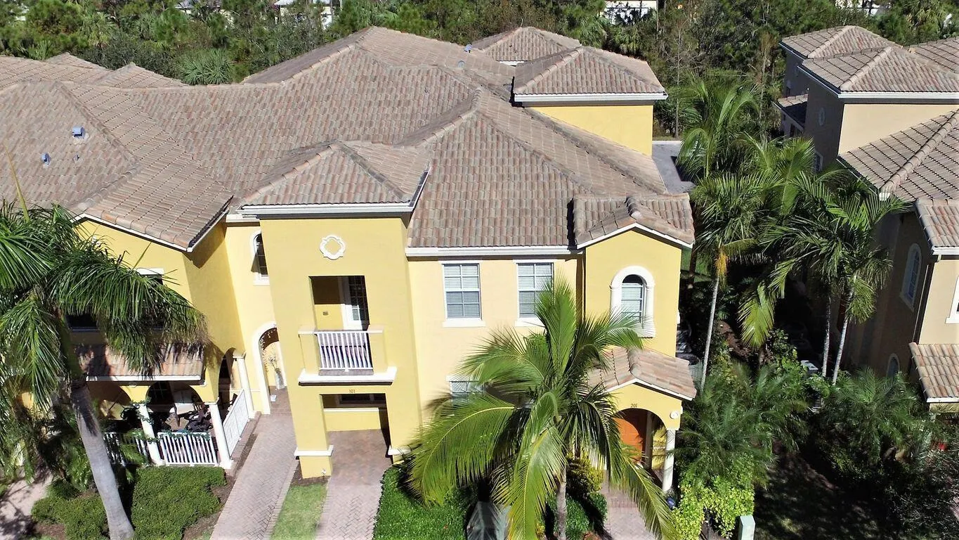 127 Seagrape Drive, #201