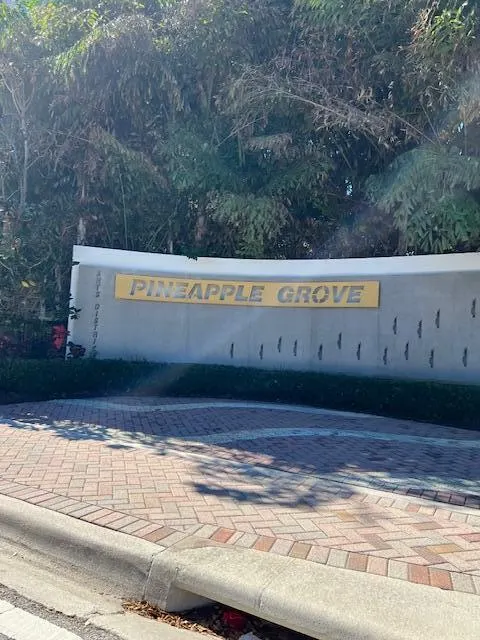 112 S Cannery Row Circle