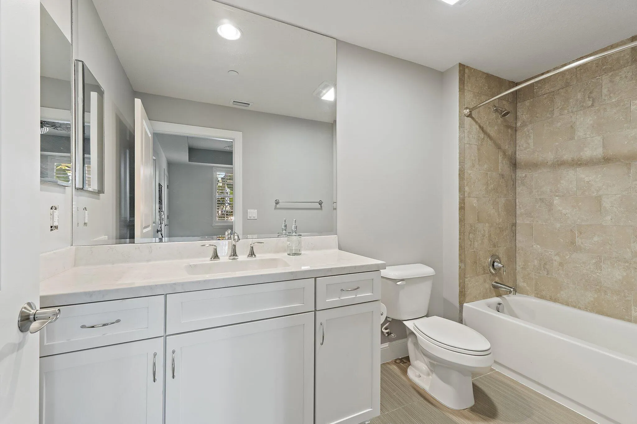 411 Bay Colony Drive N, #& Slip #32