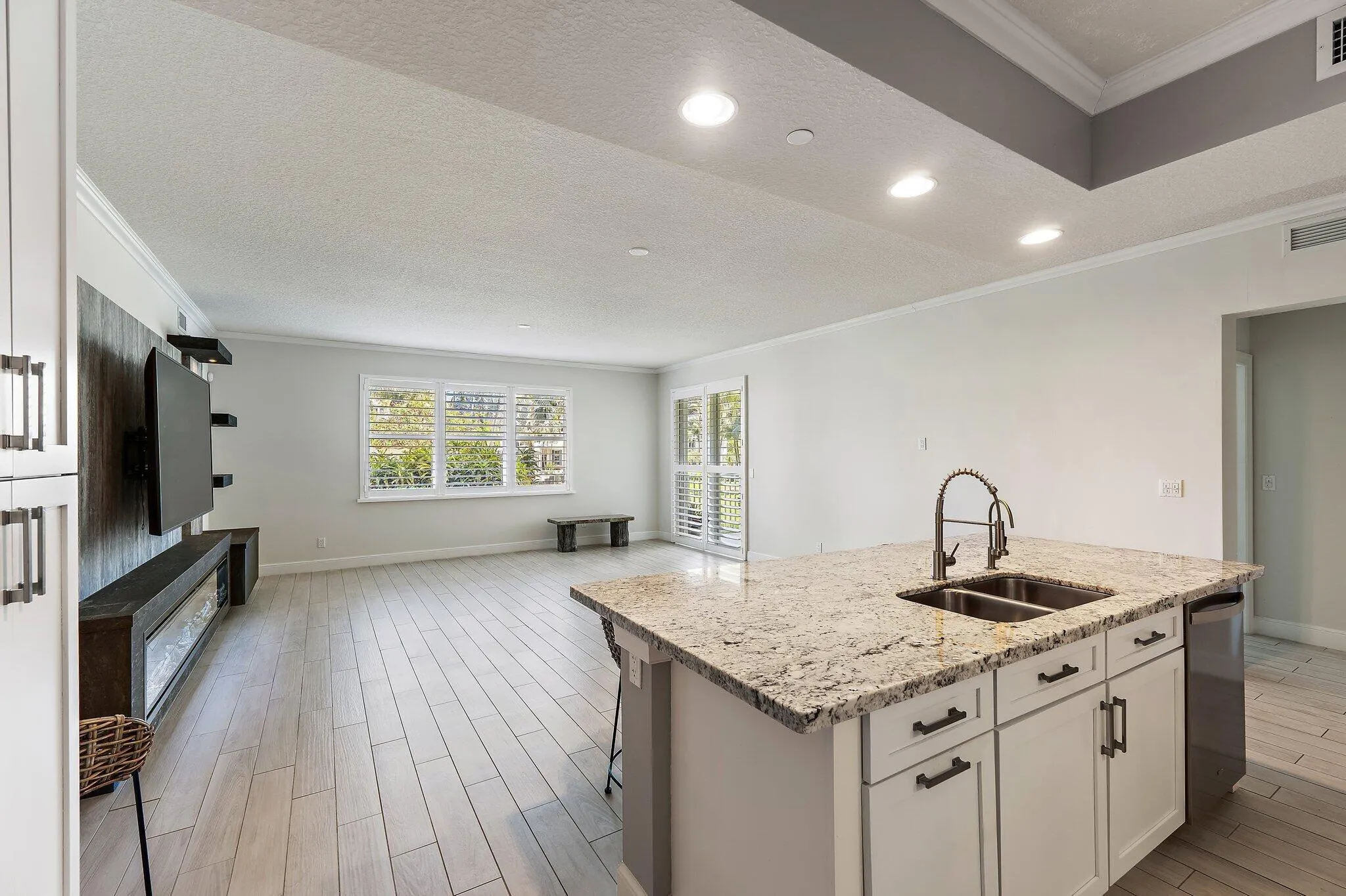 411 Bay Colony Drive N, #& Slip #32