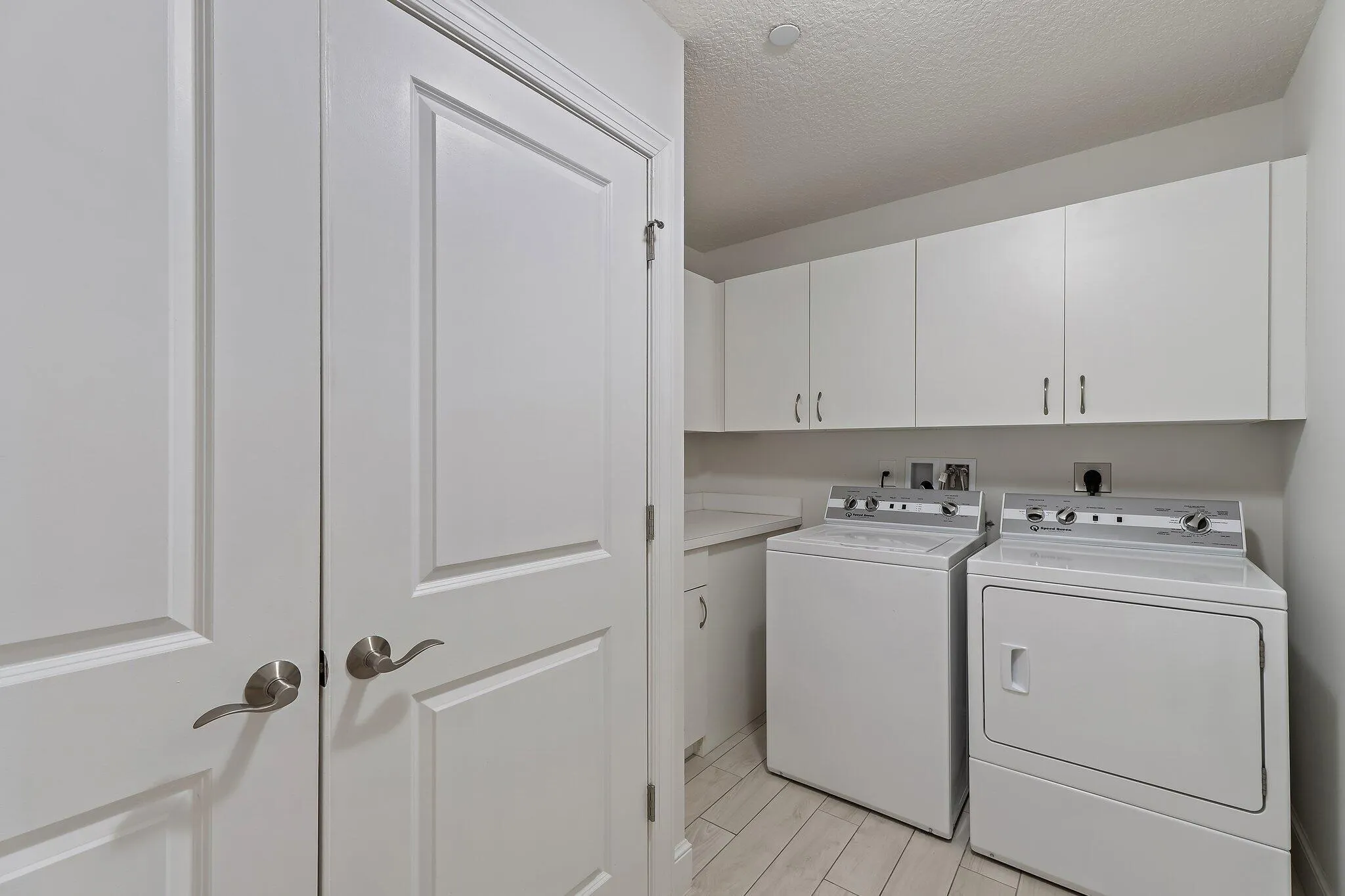 411 Bay Colony Drive N, #& Slip #32