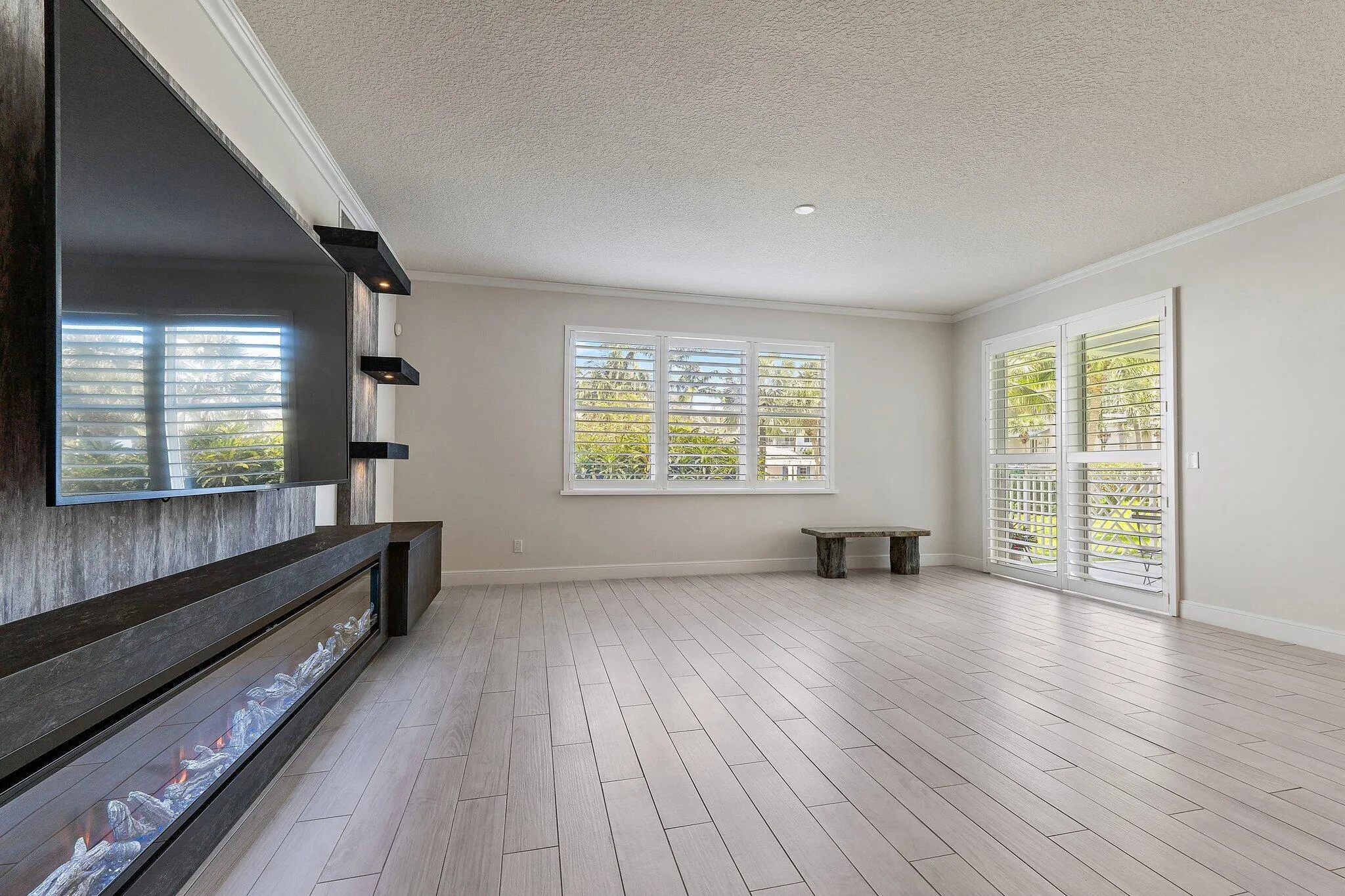 411 Bay Colony Drive N, #& Slip #32