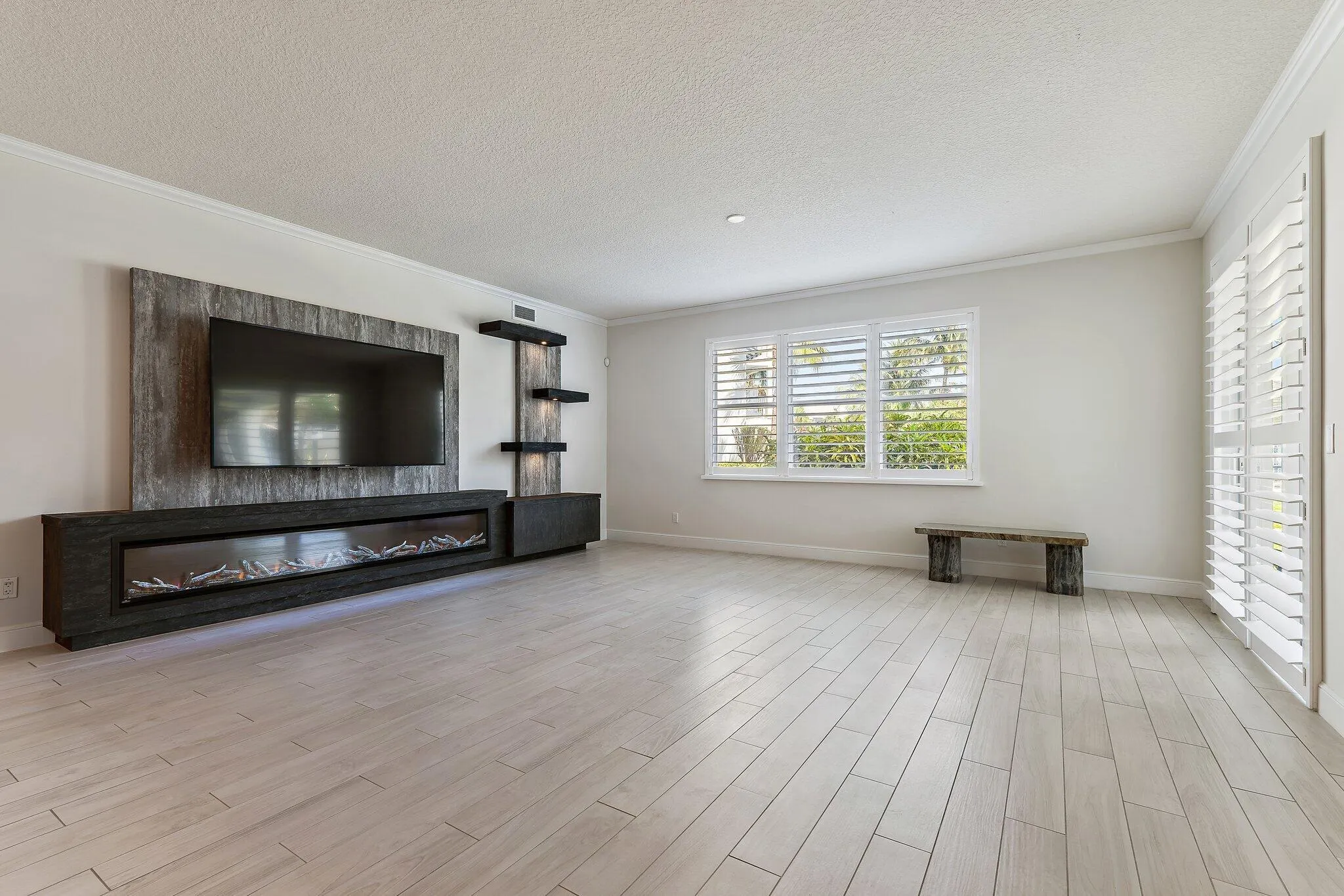 411 Bay Colony Drive N, #& Slip #32
