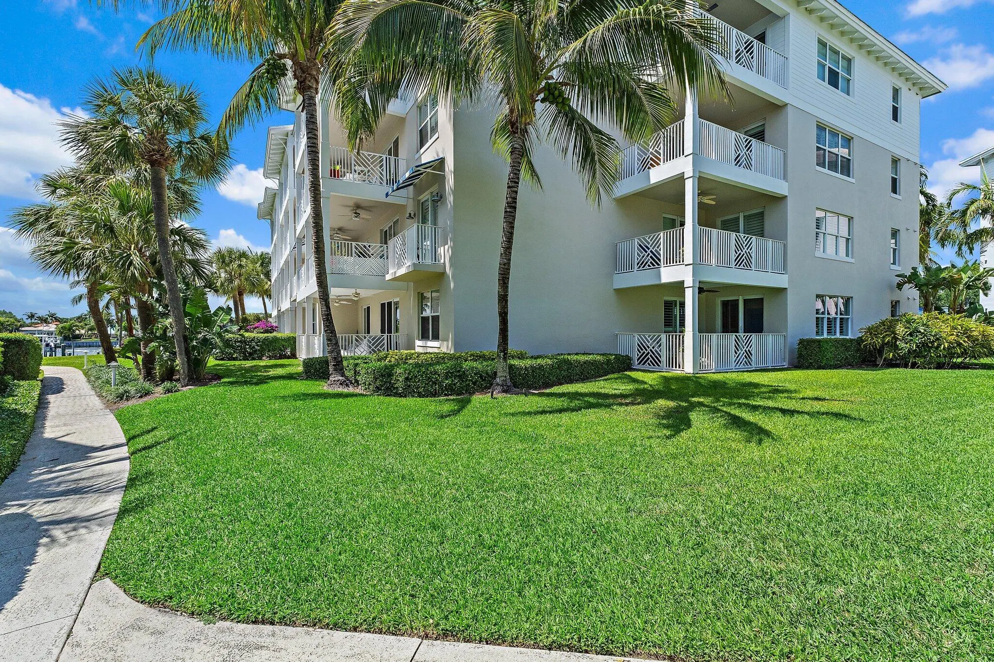 411 Bay Colony Drive N, #& Slip #32