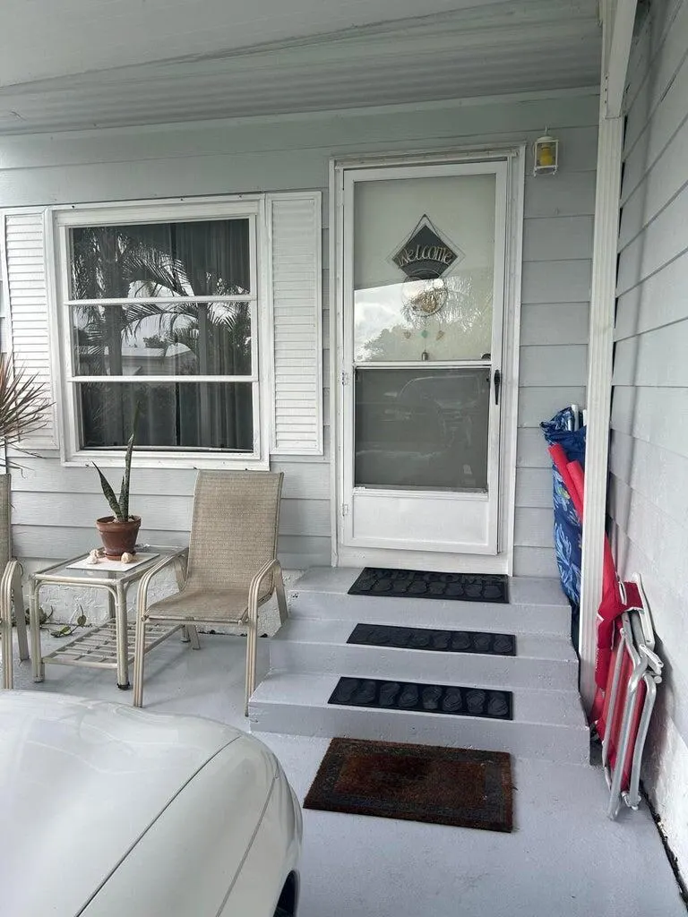 129 E Caribbean
