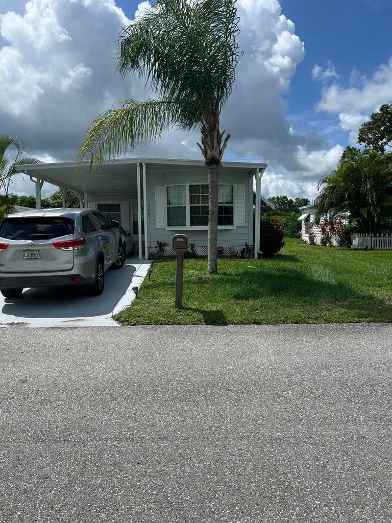 129 E Caribbean