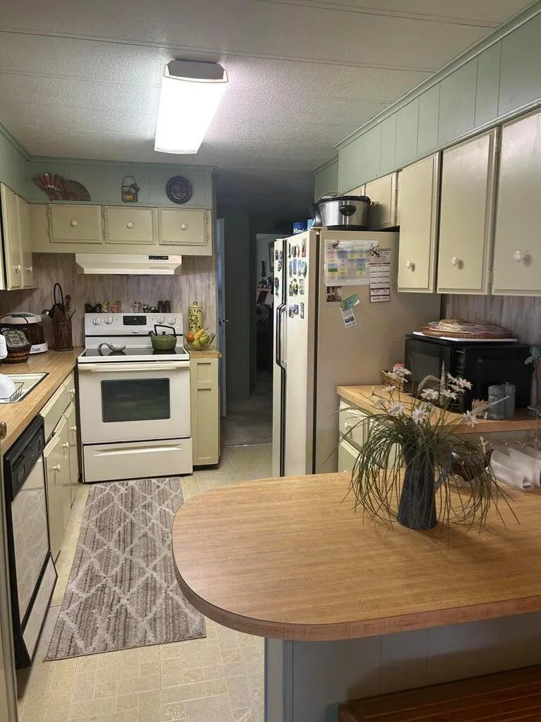 129 E Caribbean
