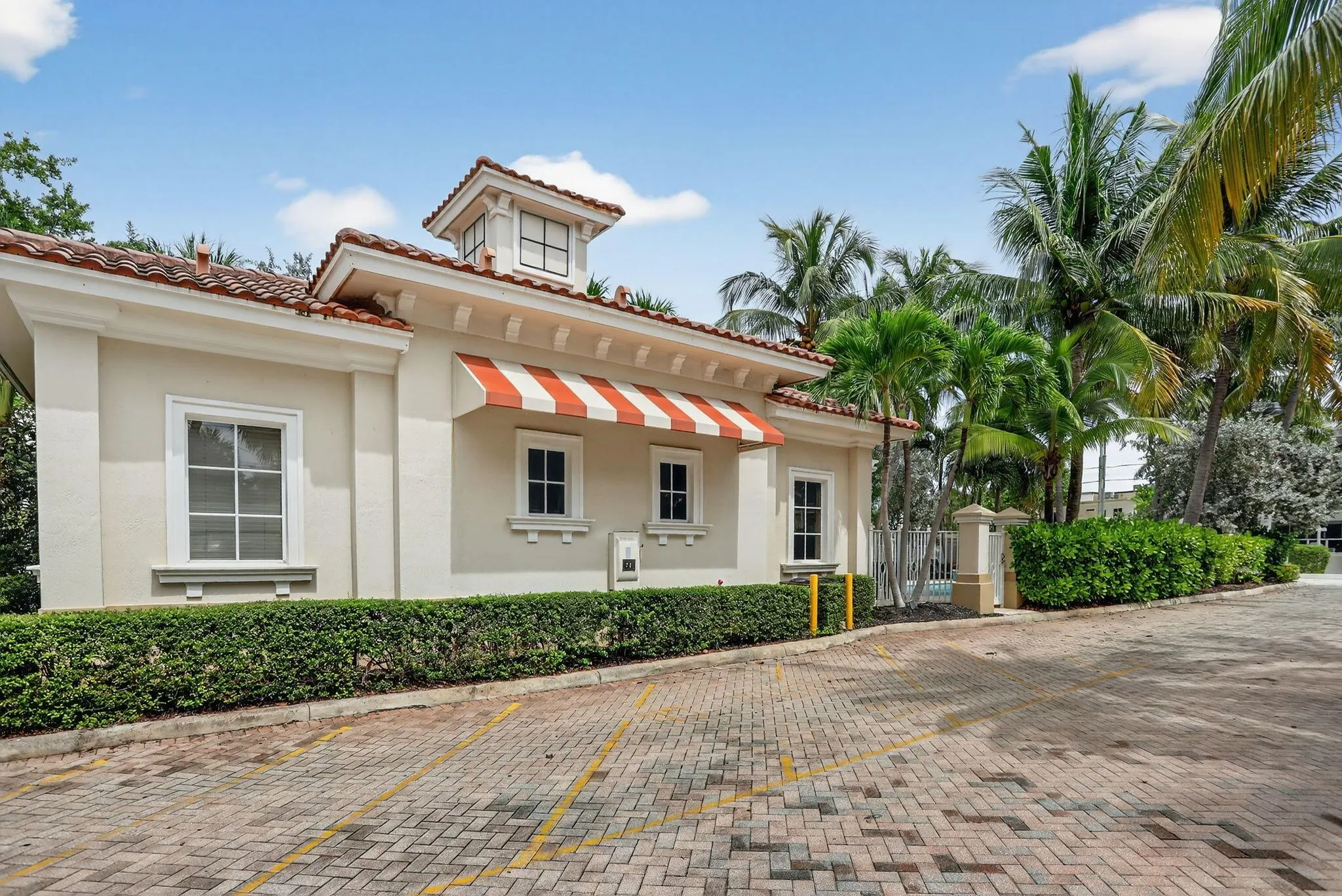 1200 Hillsboro Mile, #2203