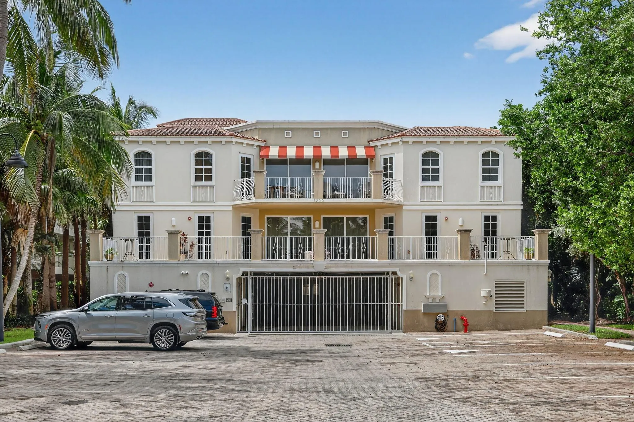 1200 Hillsboro Mile, #2203