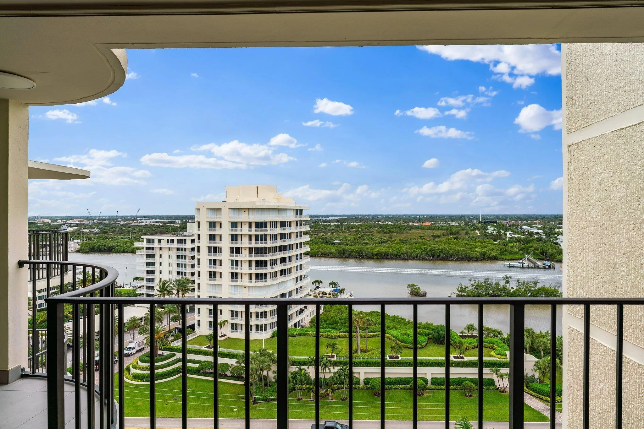 400 Beach Road, #Ph-C