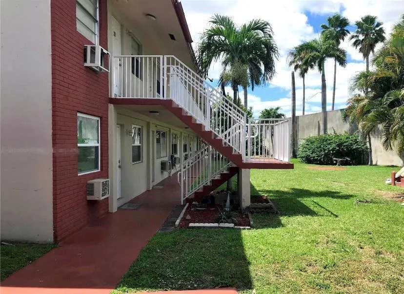 2915 Plunkett Street, #11d