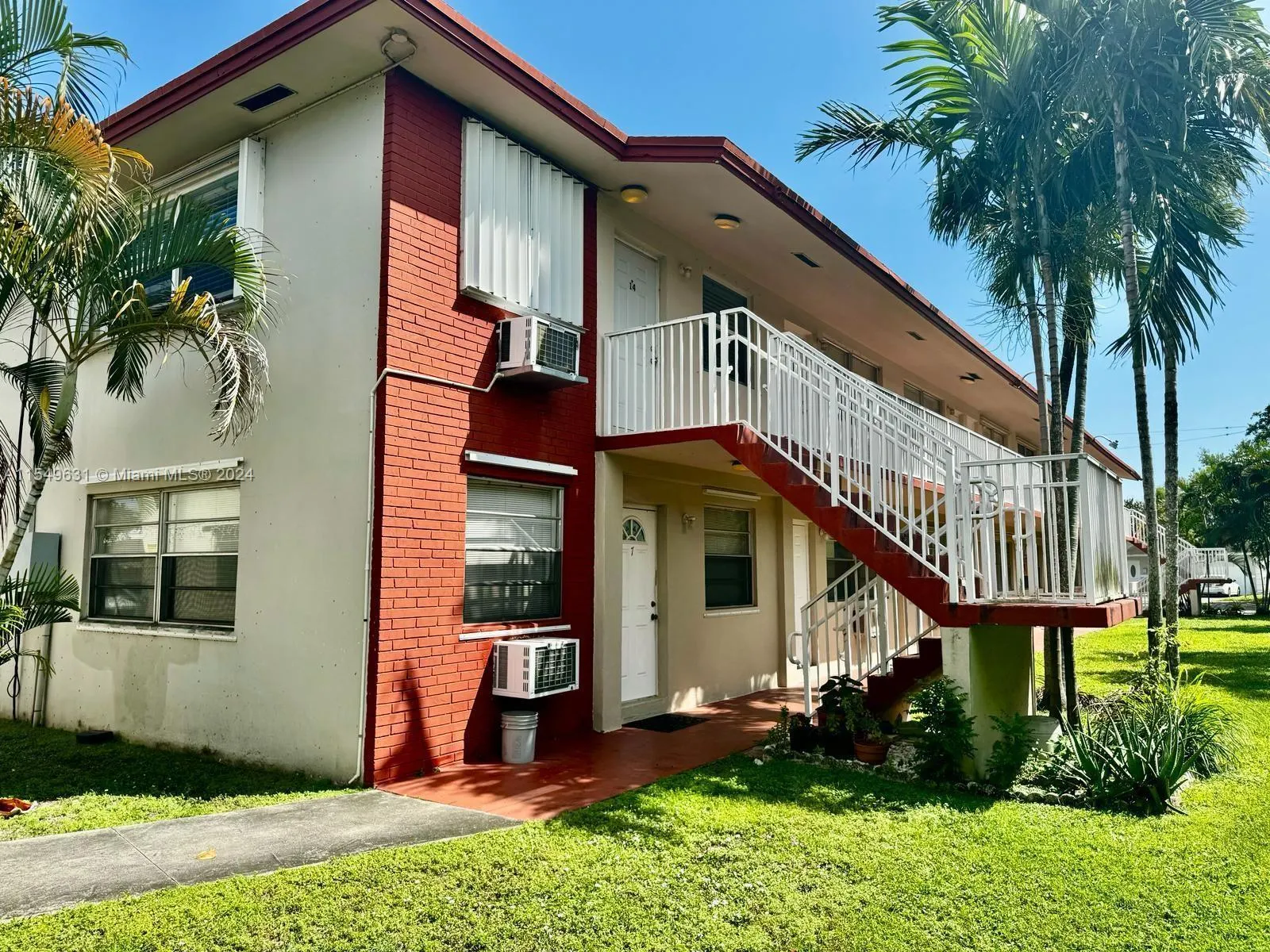 2915 Plunkett Street, #11d