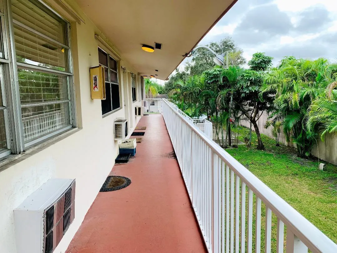 2915 Plunkett Street, #11d