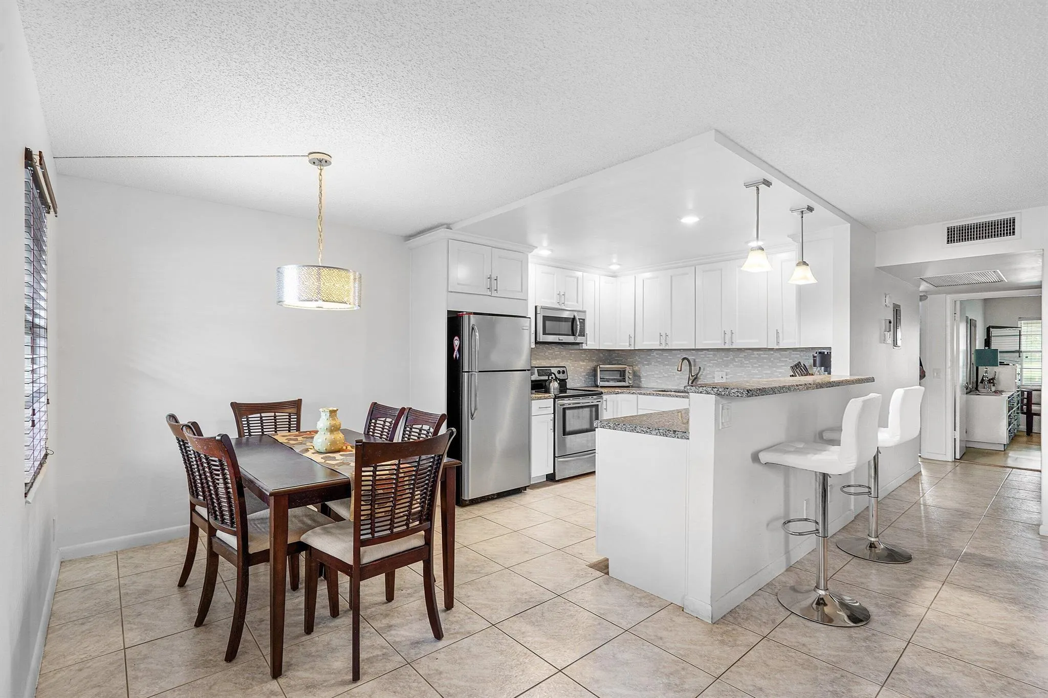 1045 Lincoln C