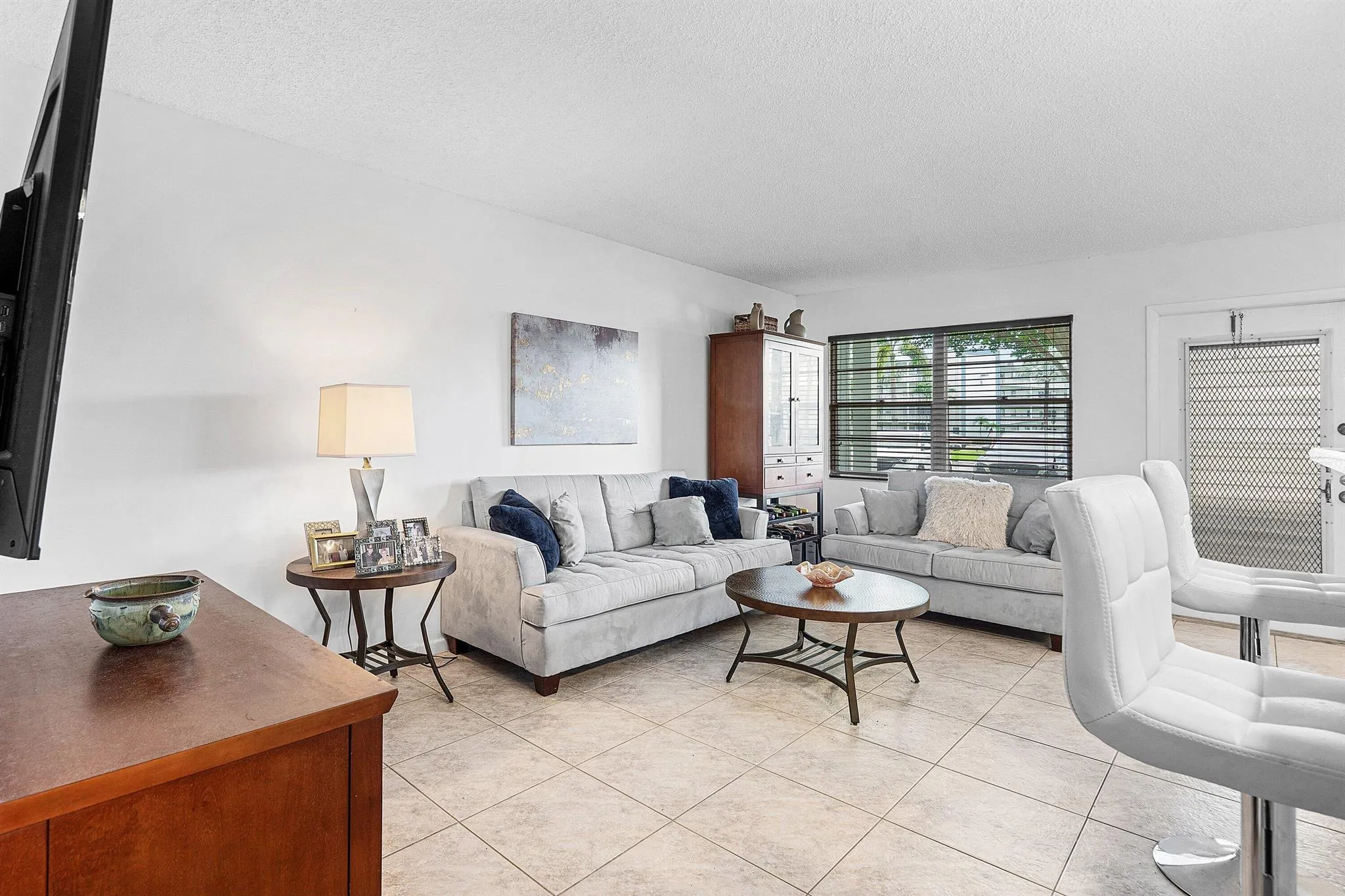 1045 Lincoln C