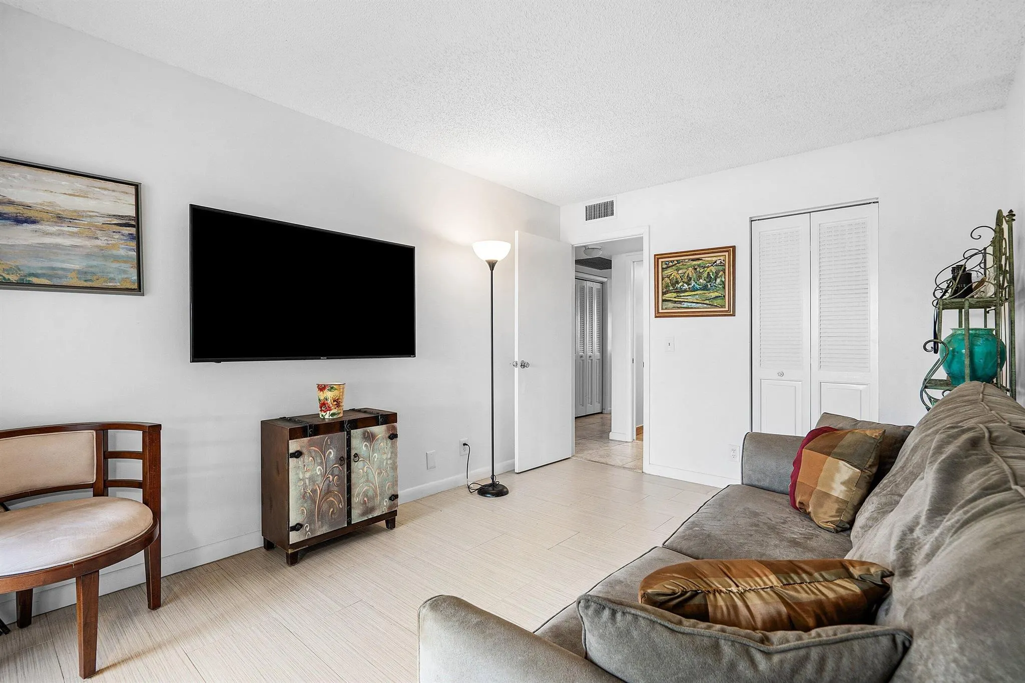 1045 Lincoln C