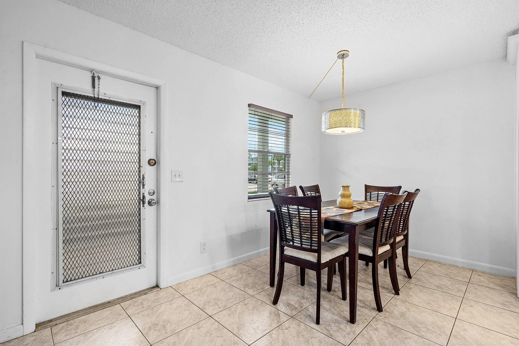 1045 Lincoln C
