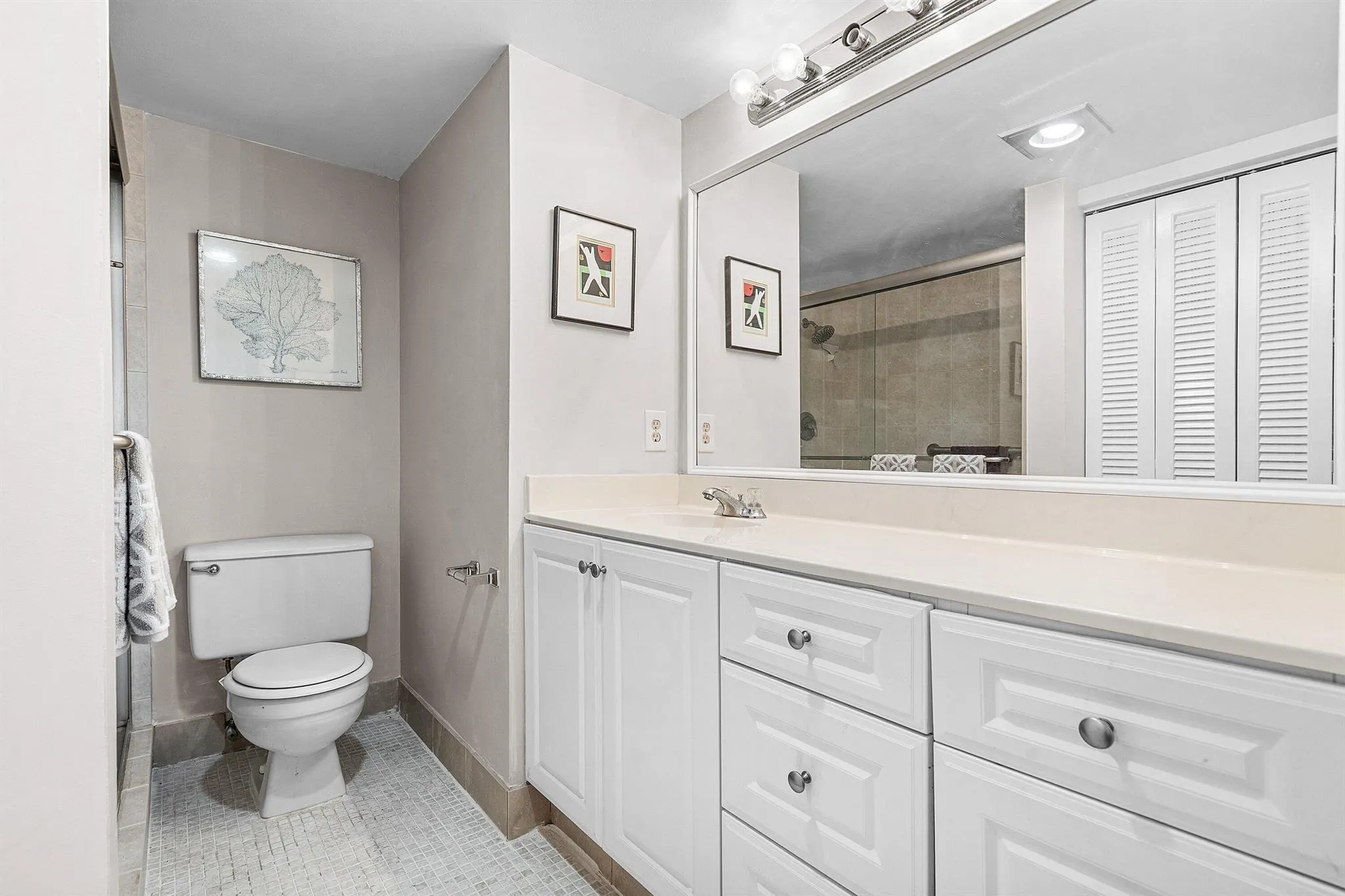1045 Lincoln C