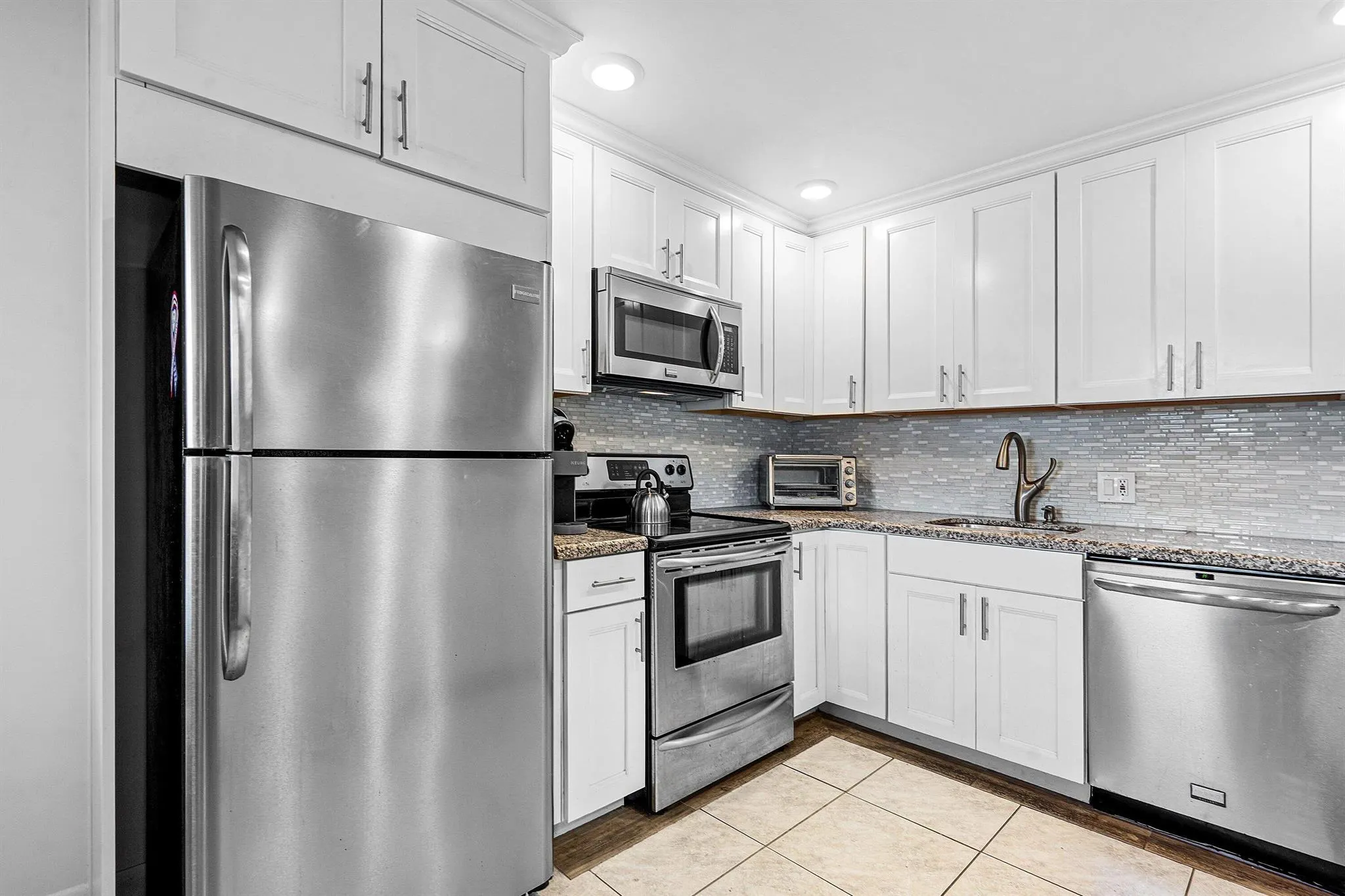 1045 Lincoln C