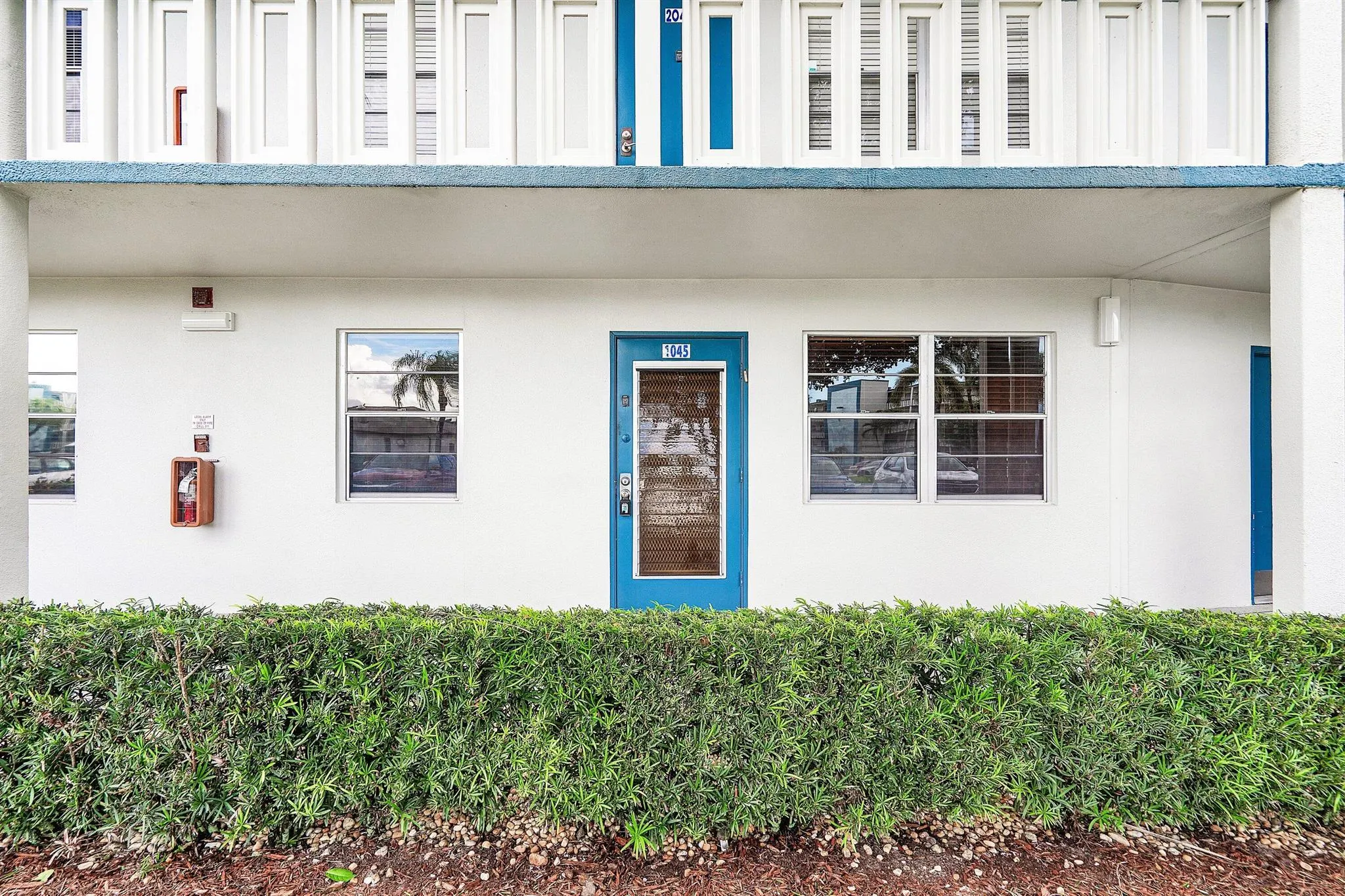 1045 Lincoln C