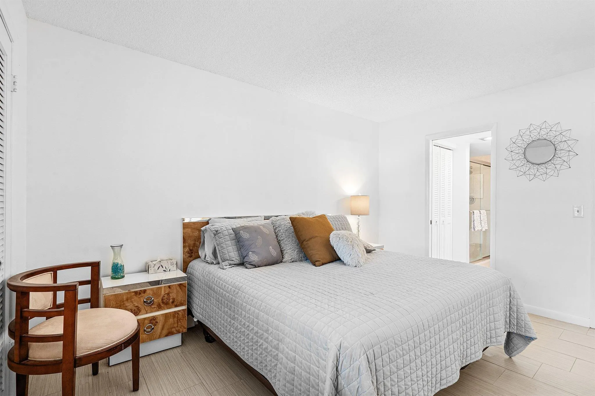 1045 Lincoln C