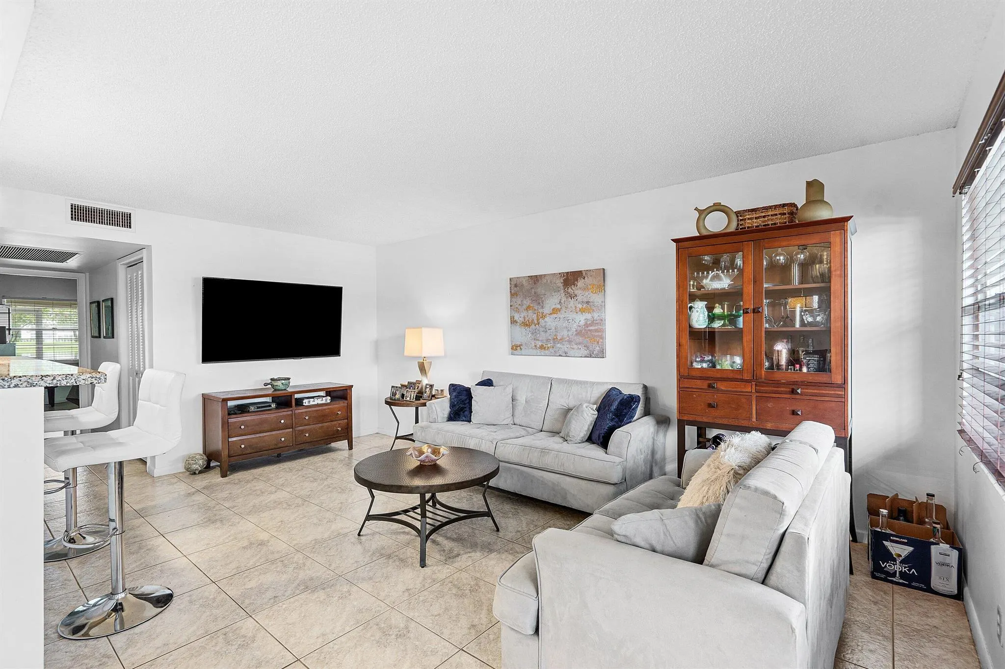 1045 Lincoln C