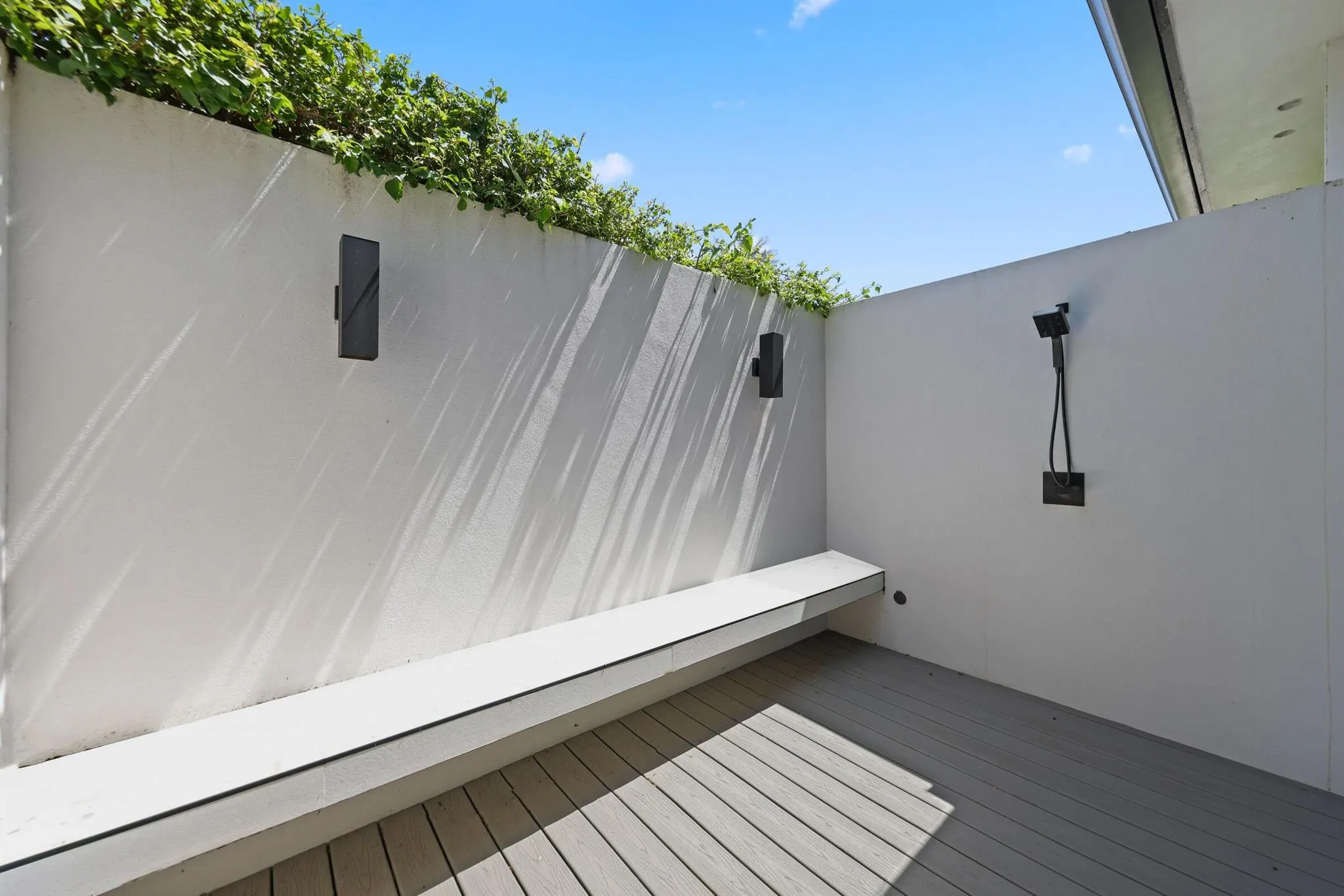 933 Allamanda Drive