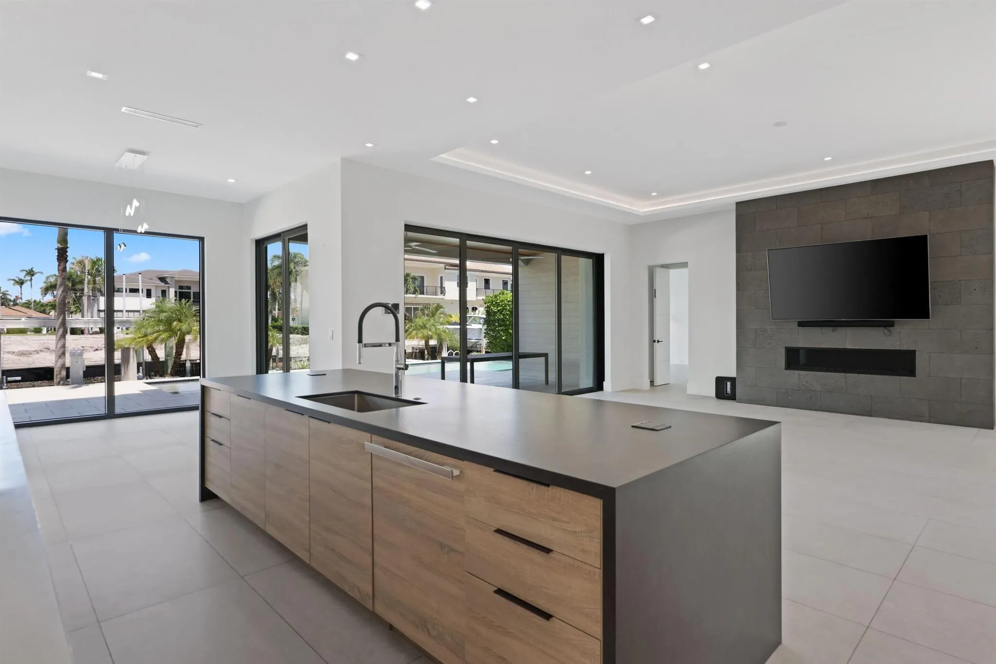 933 Allamanda Drive