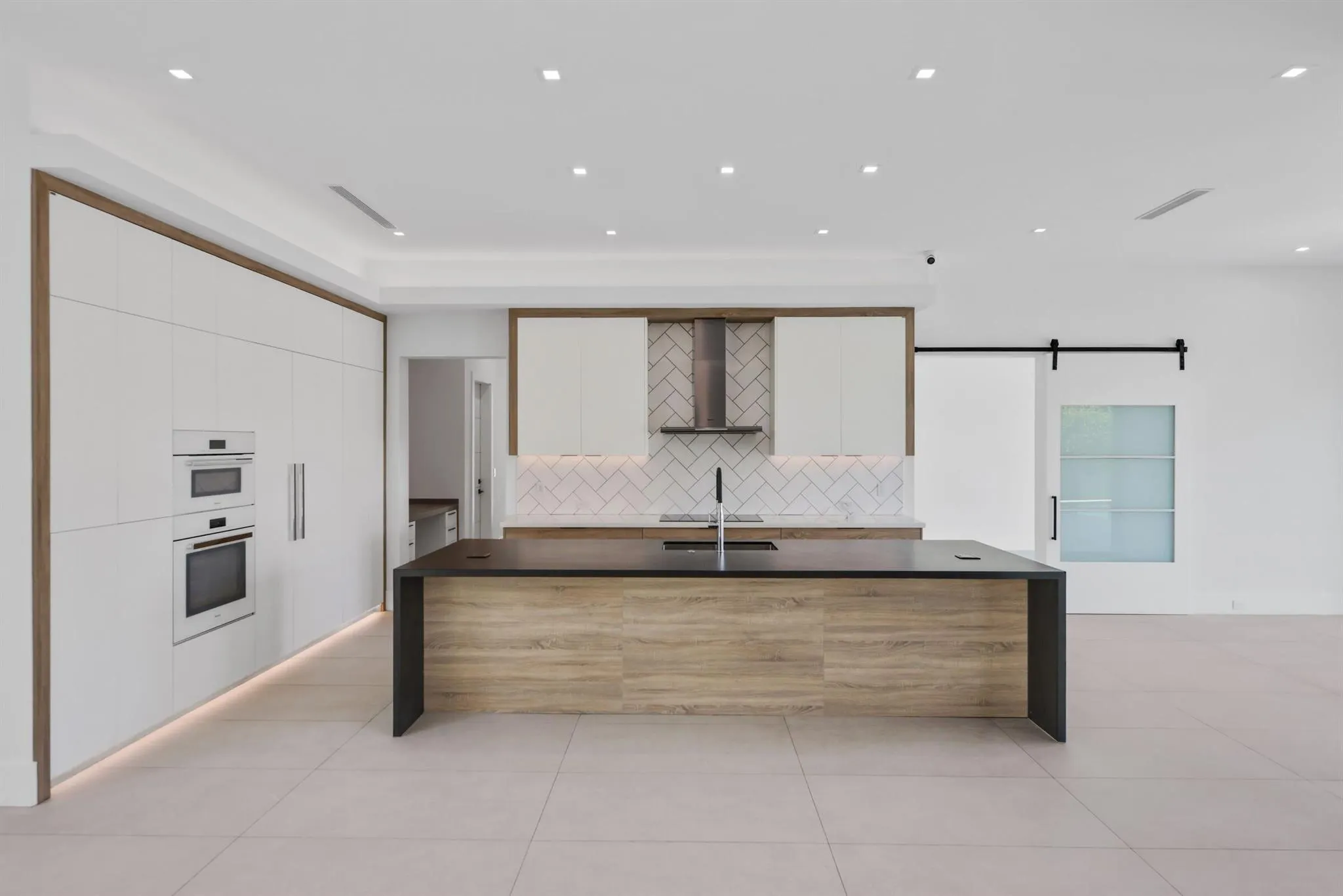 933 Allamanda Drive