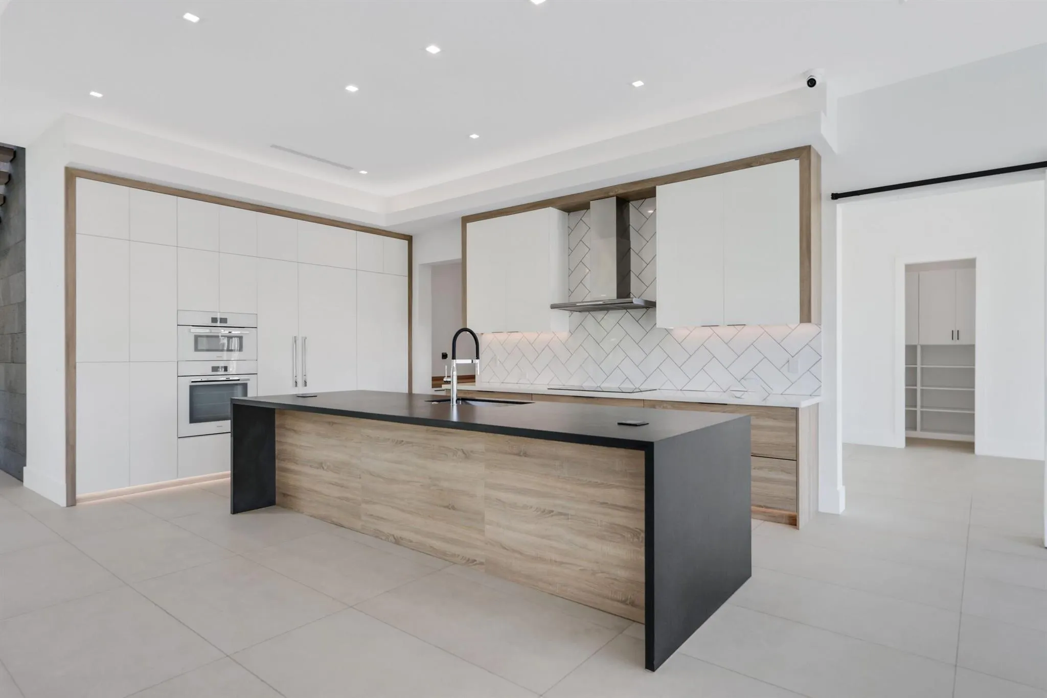 933 Allamanda Drive