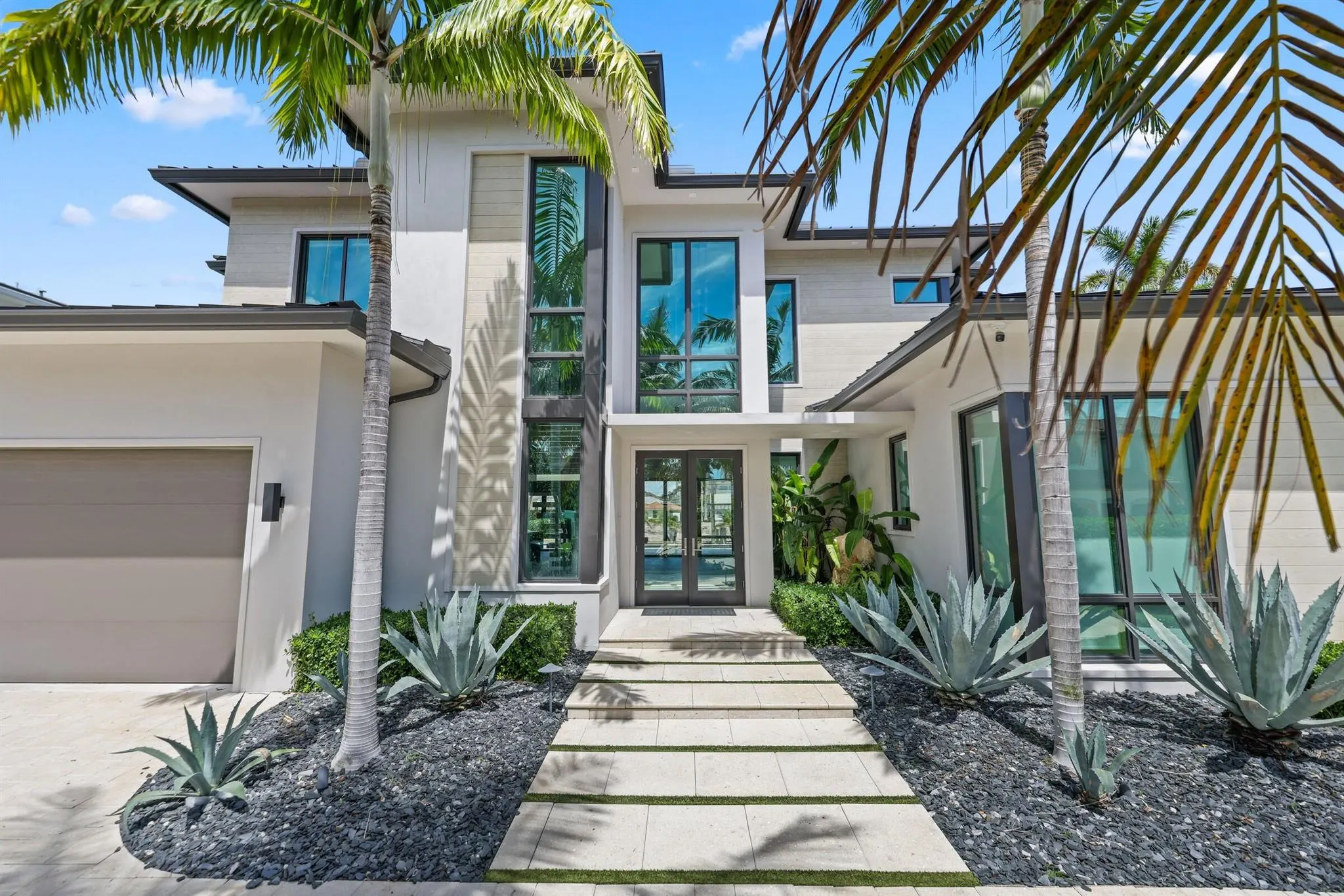 933 Allamanda Drive
