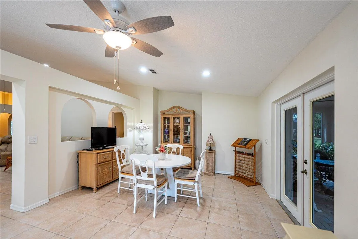 488 SW Deer Run