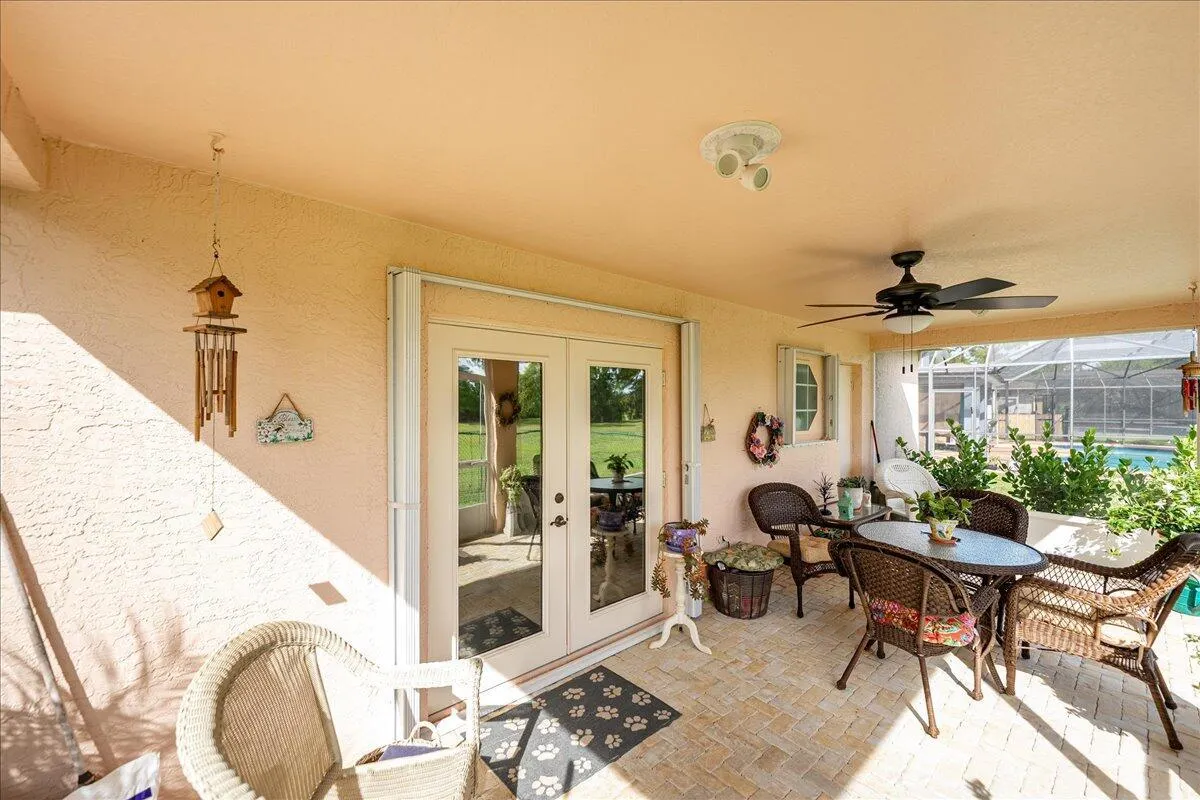 488 SW Deer Run