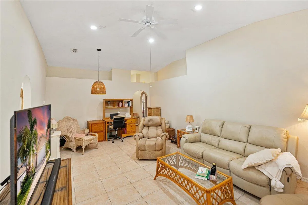 488 SW Deer Run