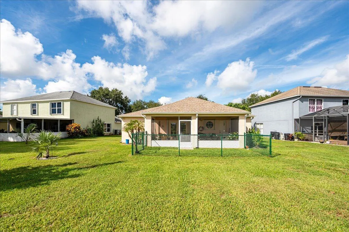 488 SW Deer Run